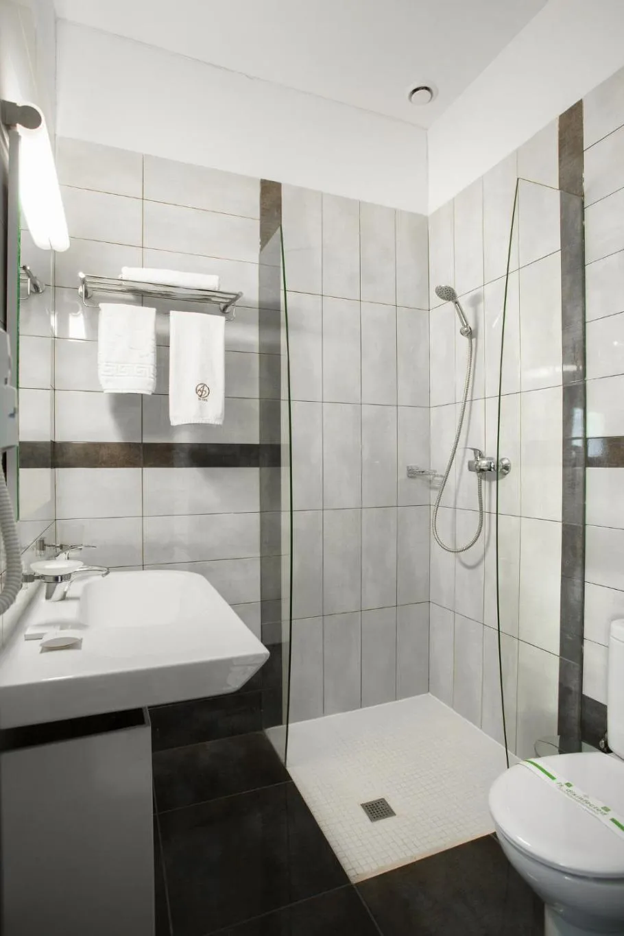 Shower in Ark Palace Hotel & SPA