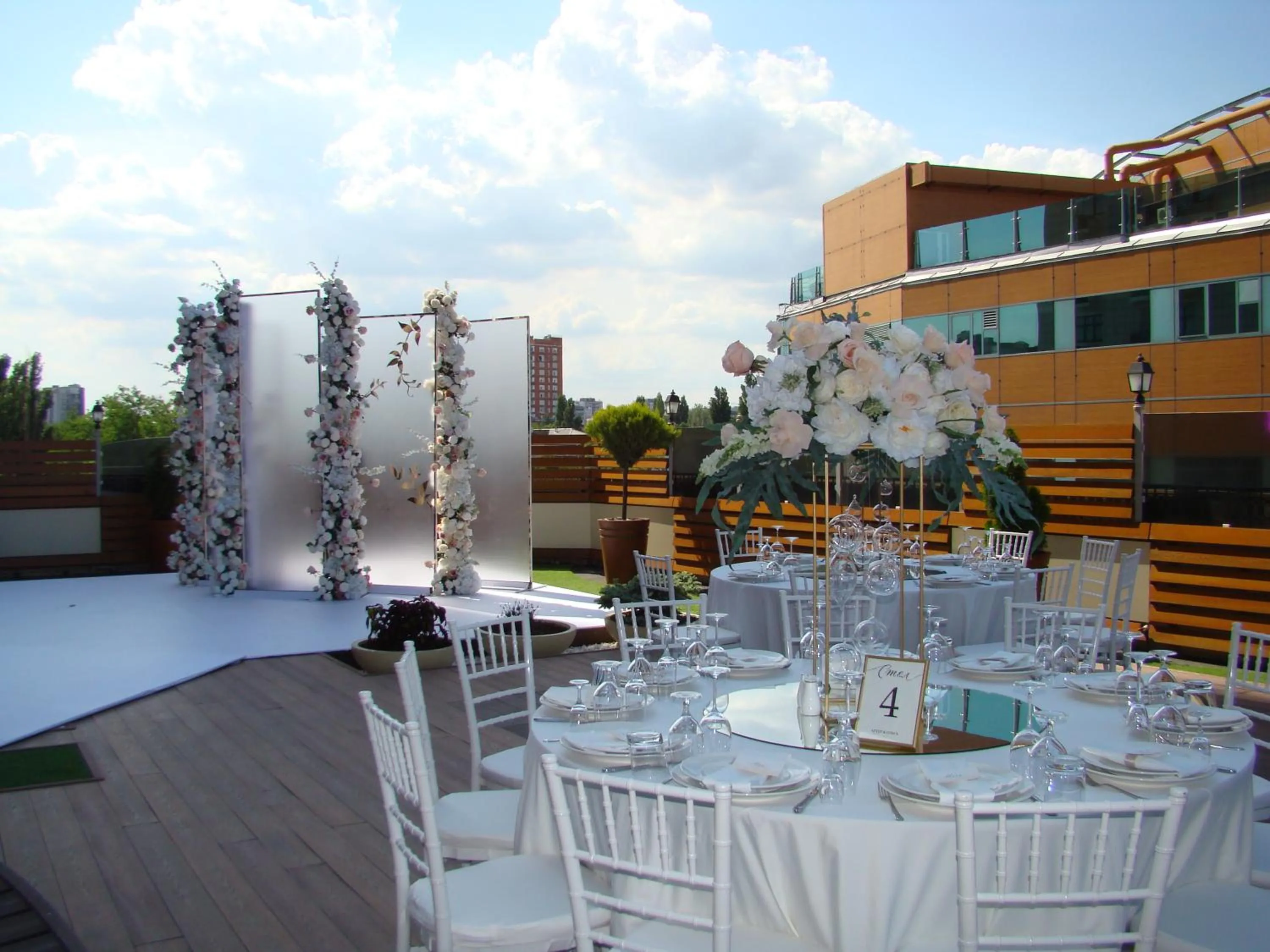 Restaurant/places to eat in Ark Palace Hotel & SPA