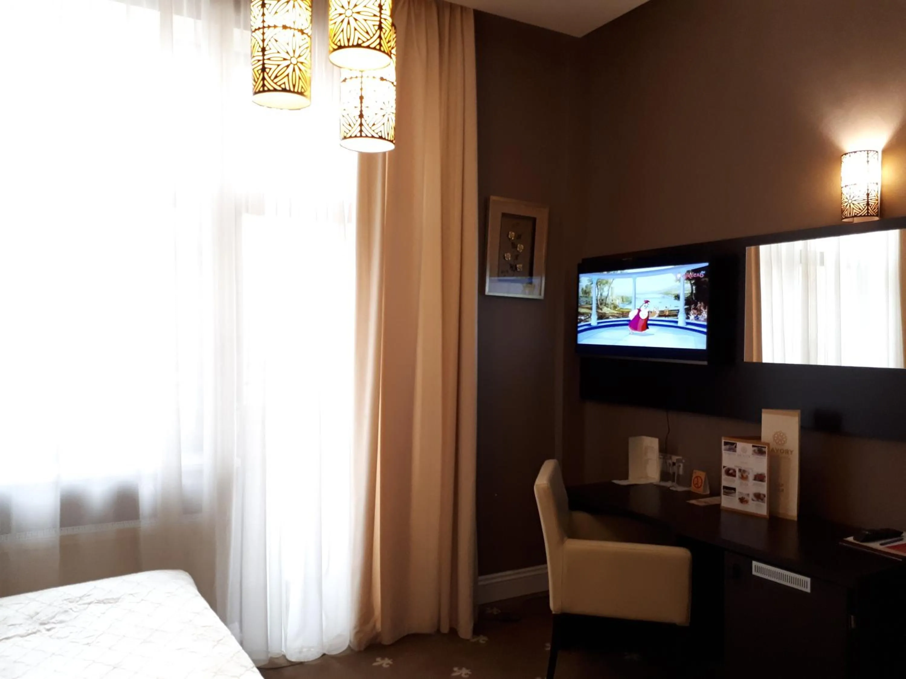 Photo of the whole room, Bed in Ark Palace Hotel & SPA