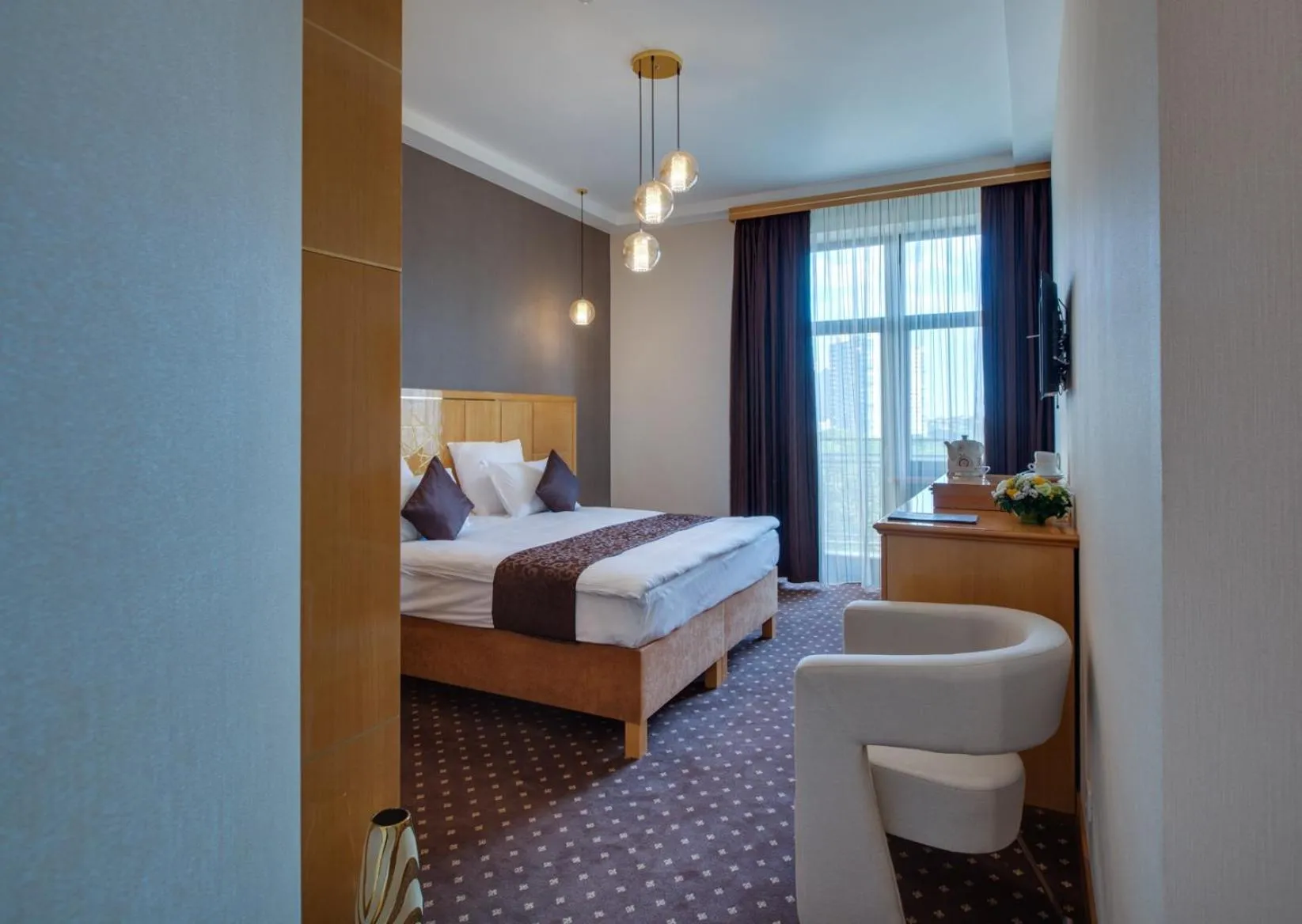 Photo of the whole room, Bed in Ark Palace Hotel & SPA