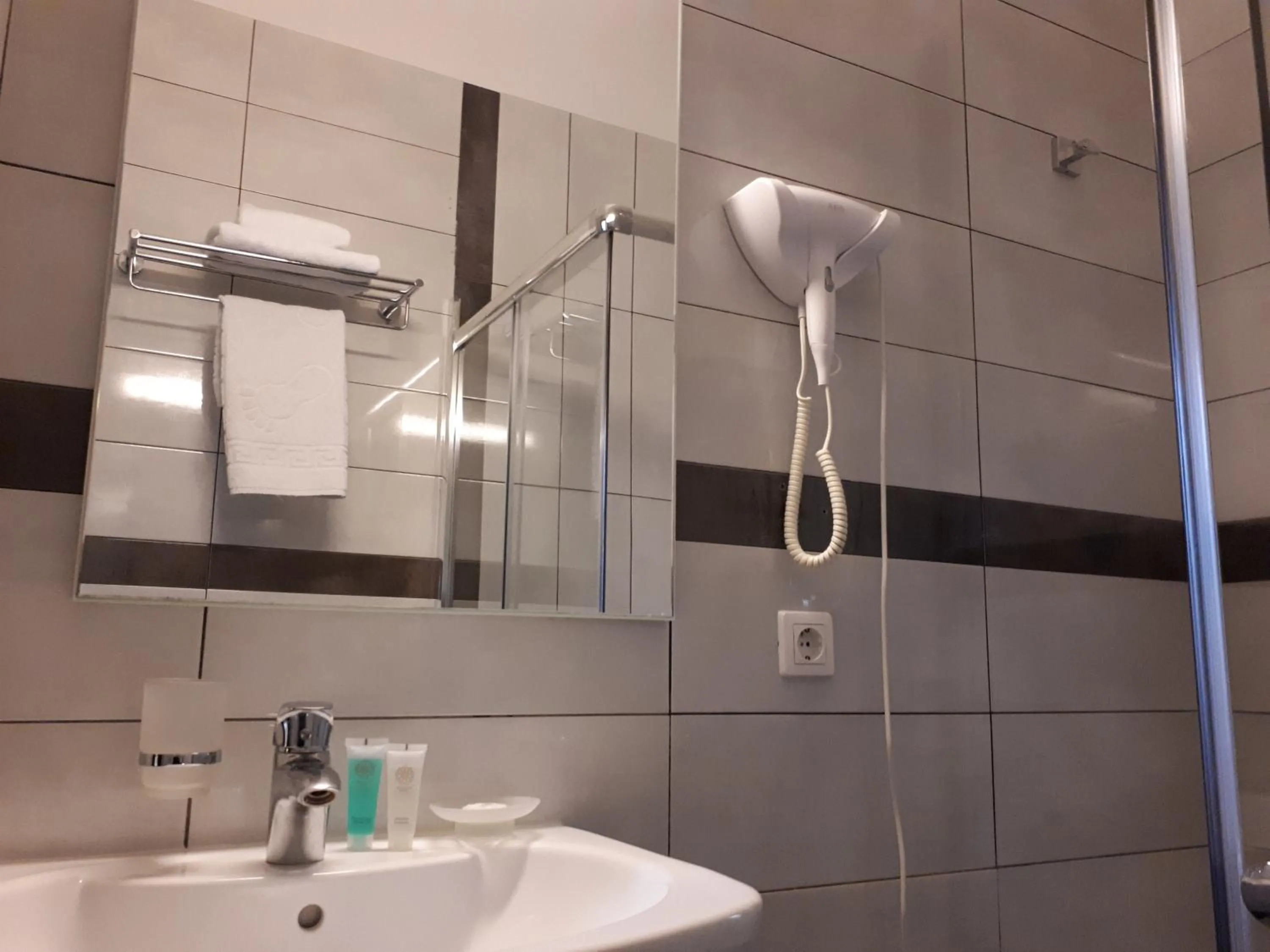 Shower in Ark Palace Hotel & SPA