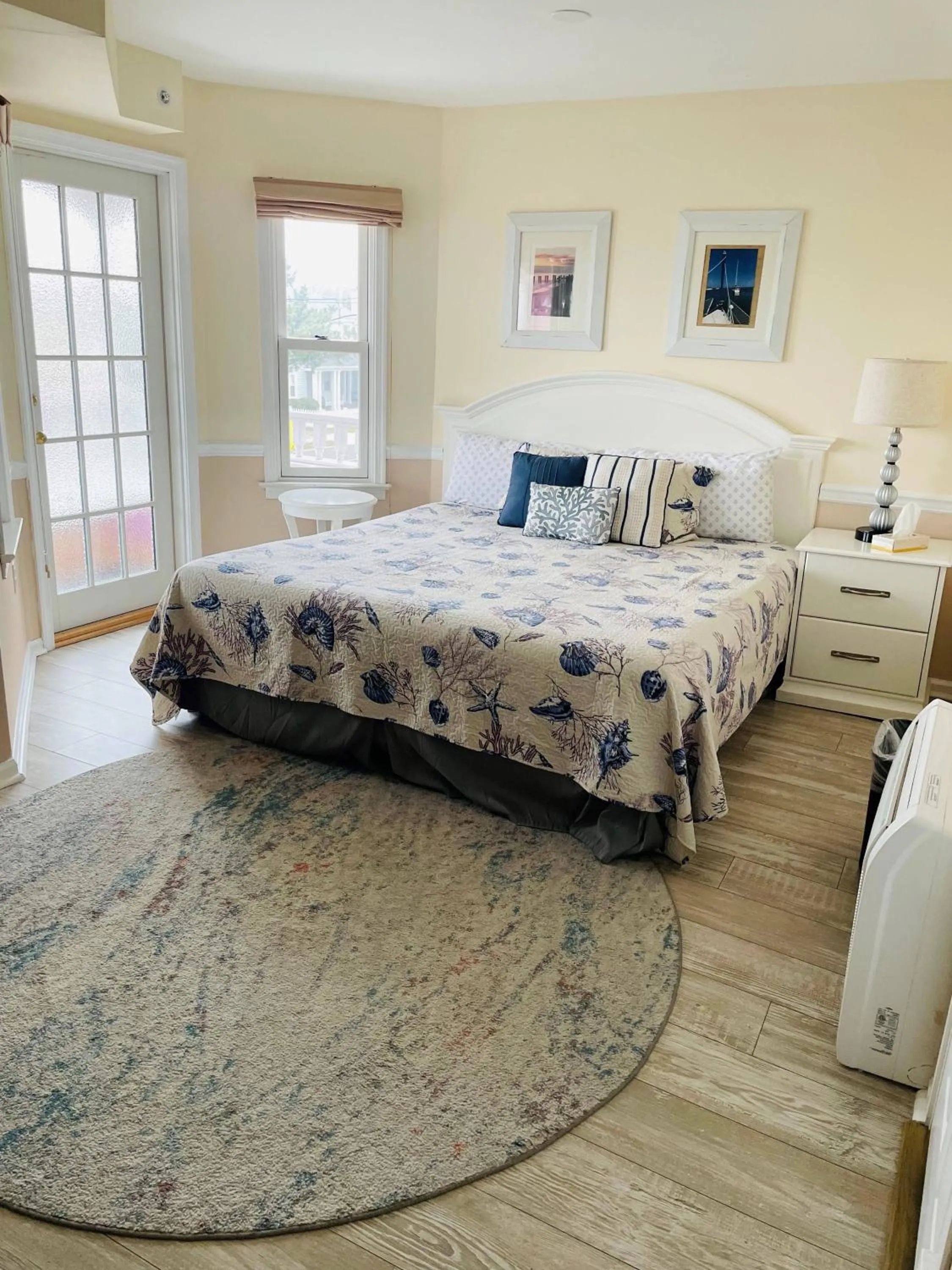 Bed in The Grenville Hotel and Restaurant