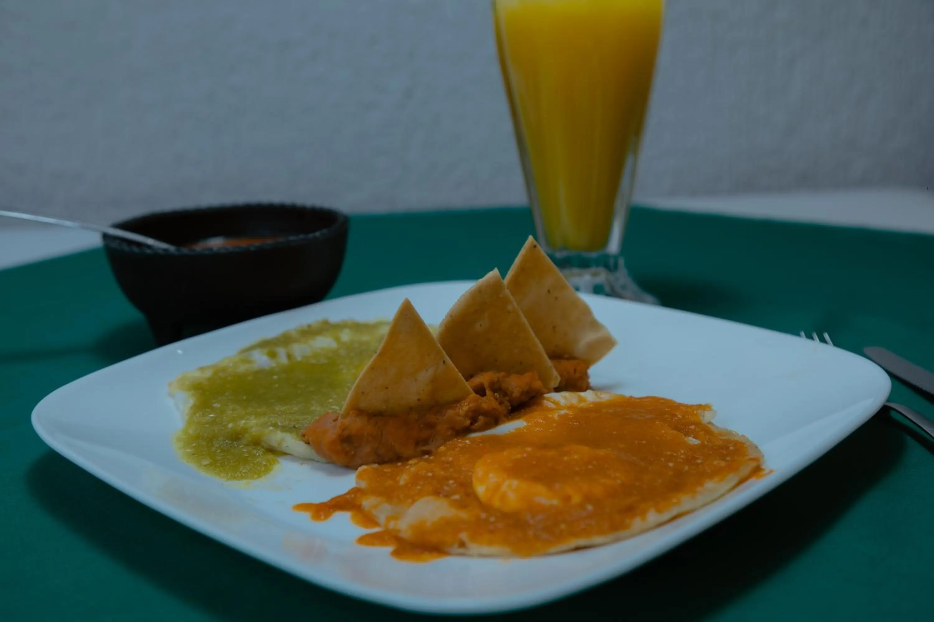 Restaurant/places to eat in Hotel Zacatecas Courts
