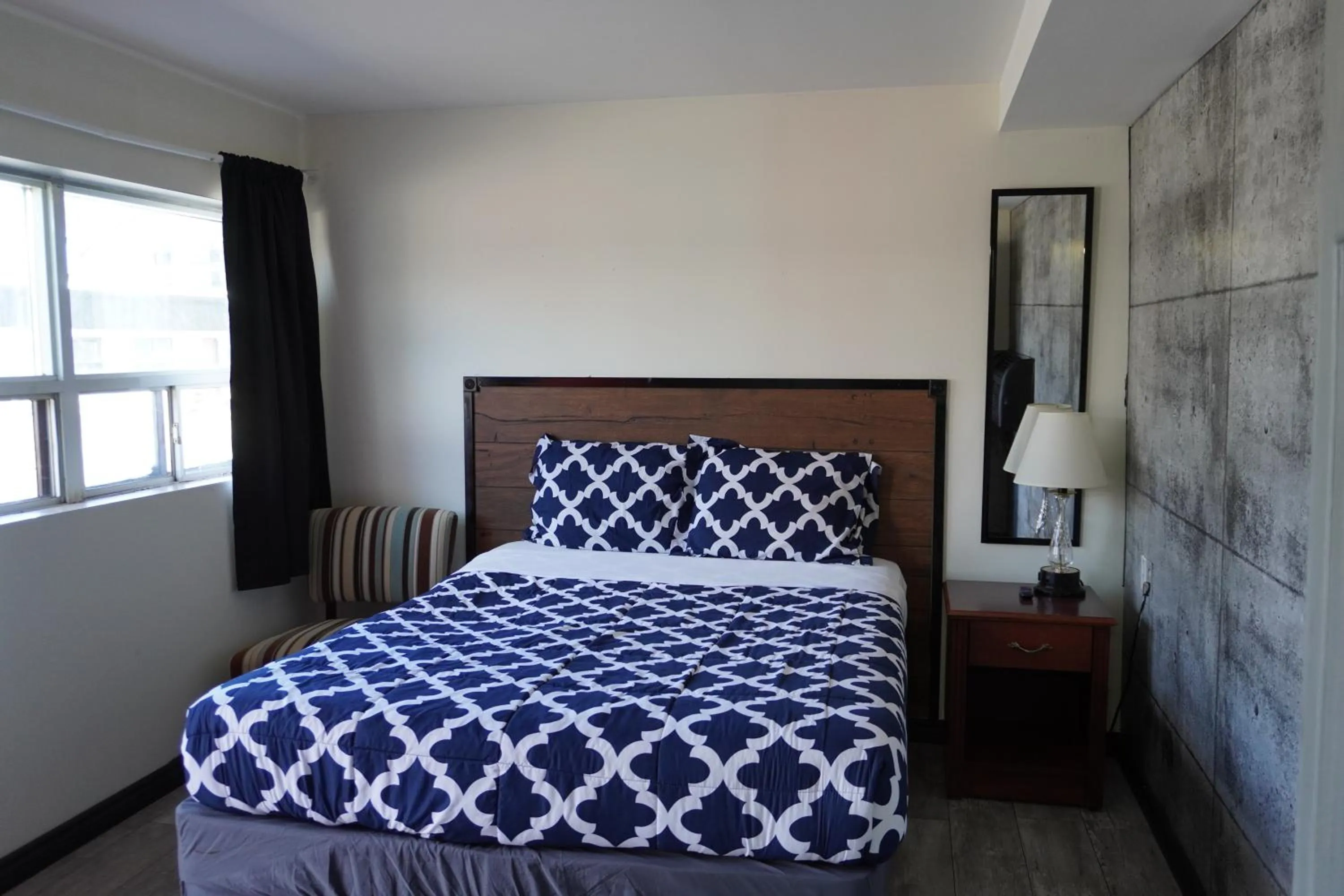 Bed in Crestwood Motel