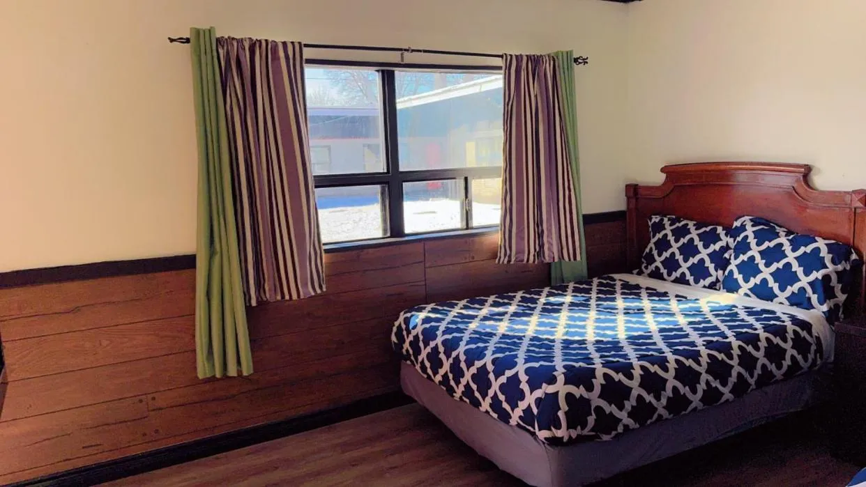 View (from property/room), Bed in Crestwood Motel