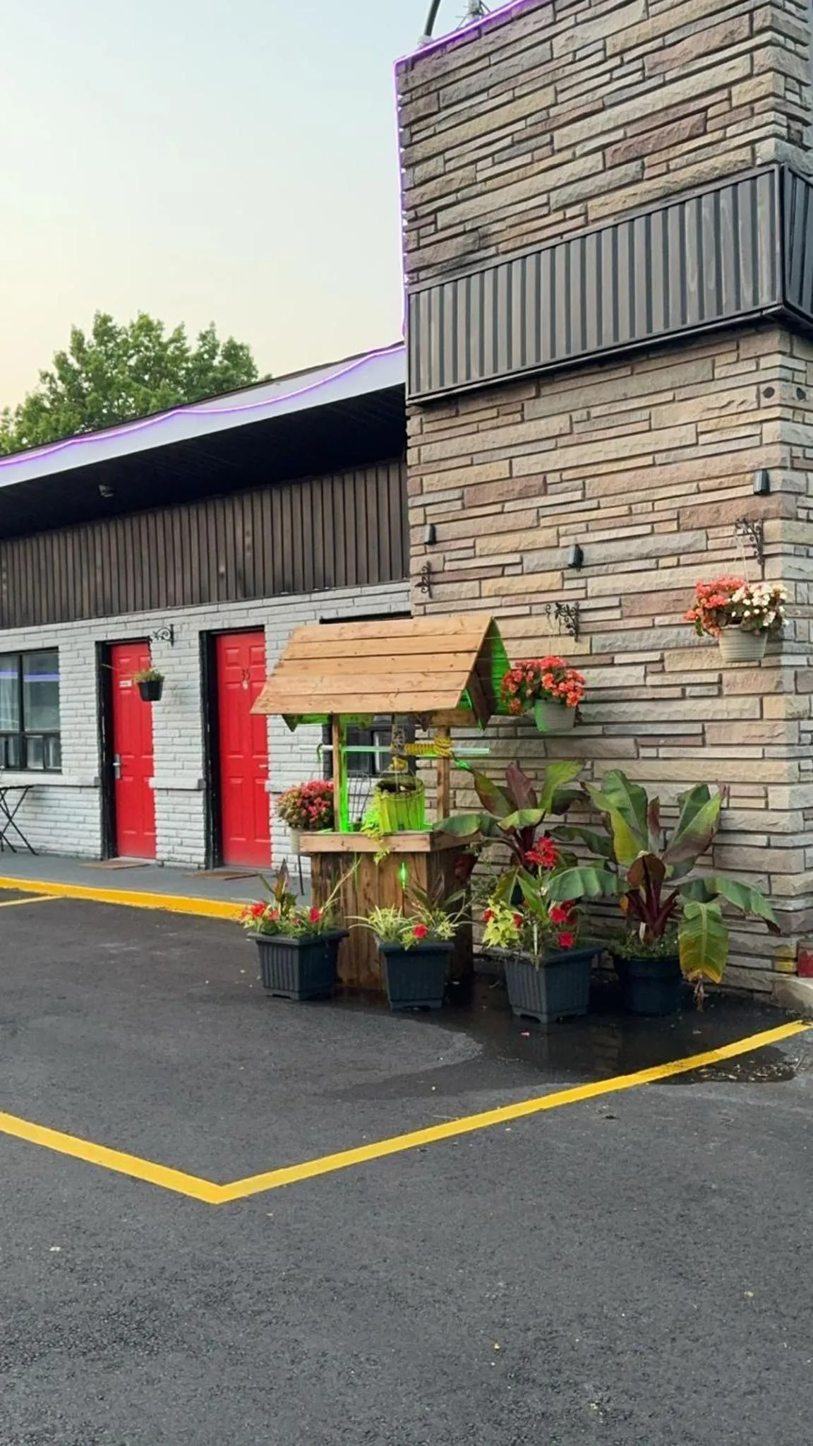 Property building in Crestwood Motel