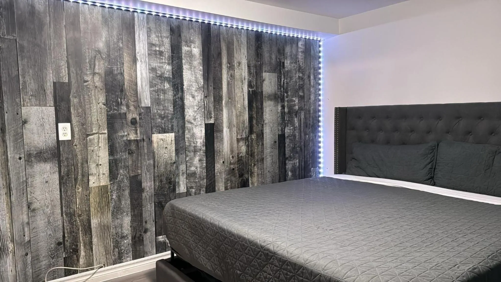 Bedroom, Bed in Crestwood Motel