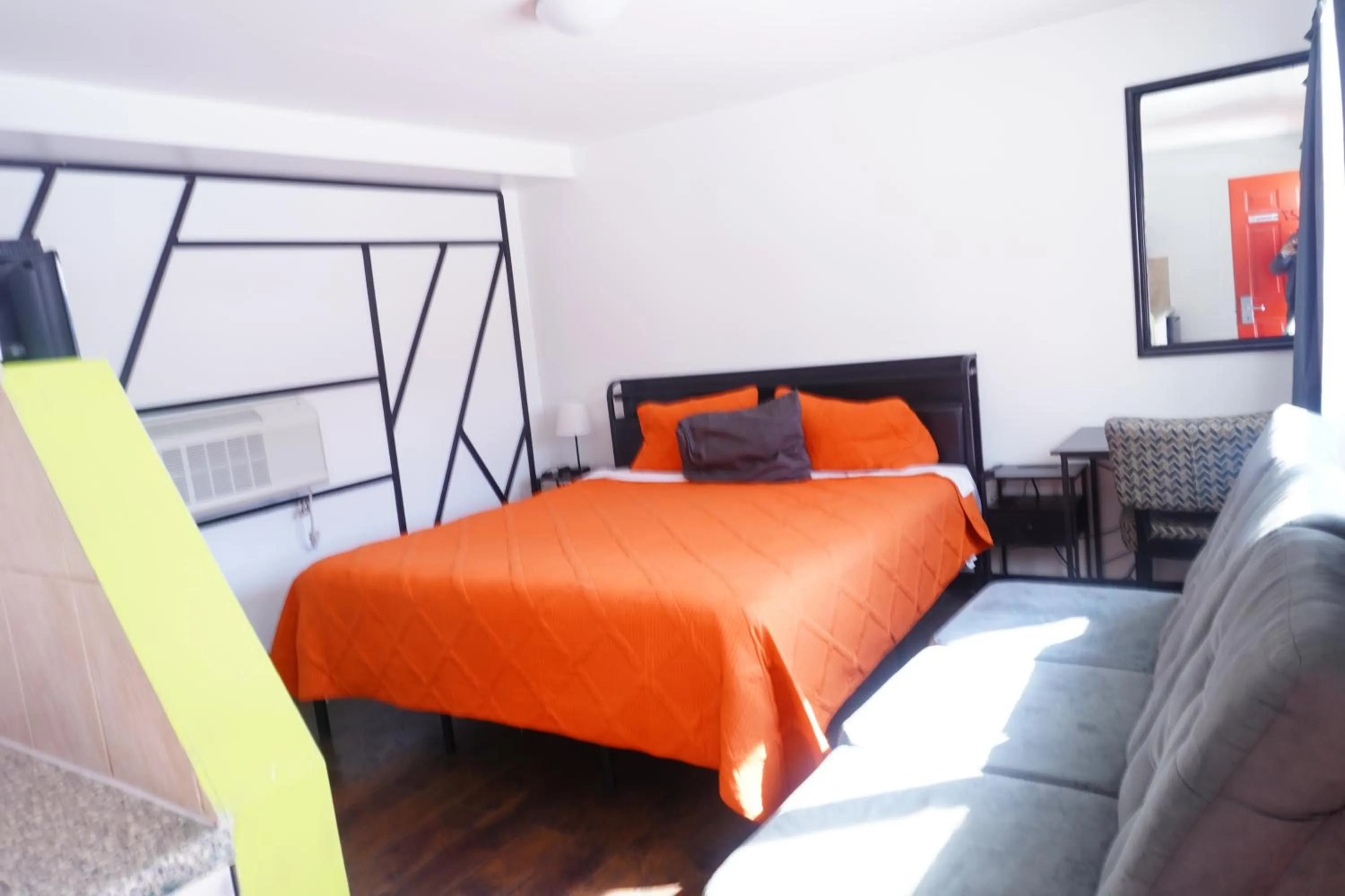 Bed in Crestwood Motel