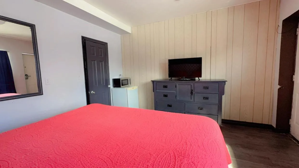 furniture, Bed in Crestwood Motel