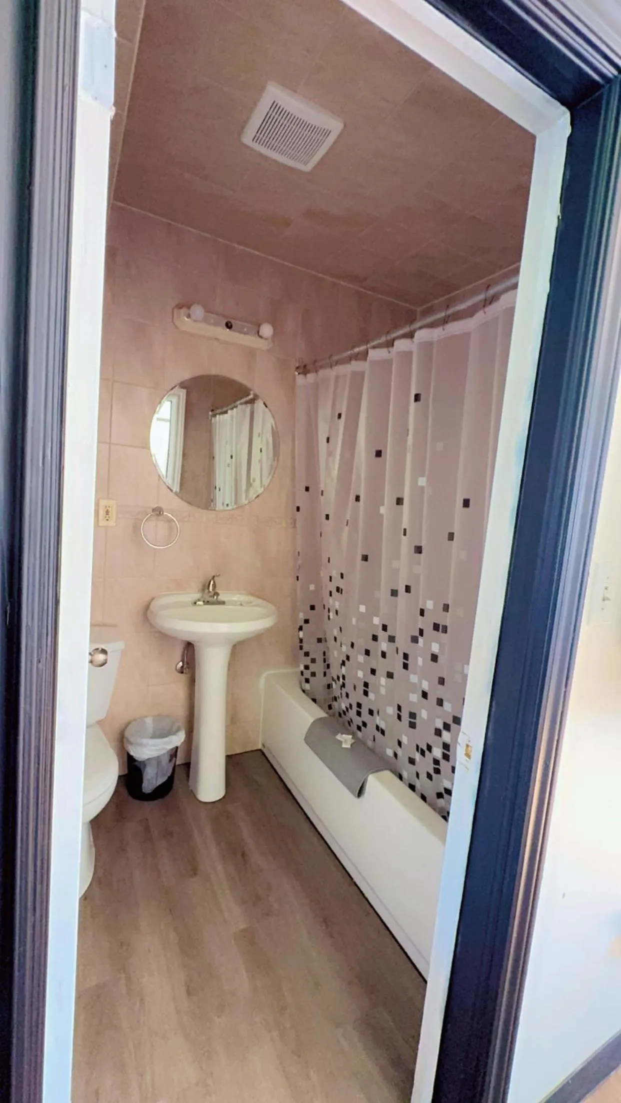 Shower in Crestwood Motel