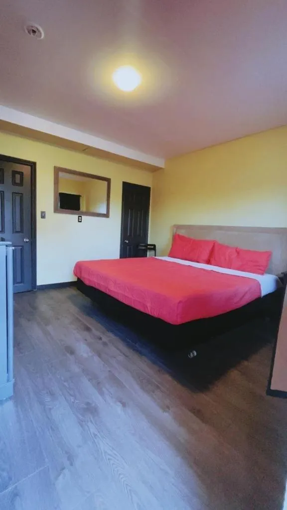 Bed in Crestwood Motel