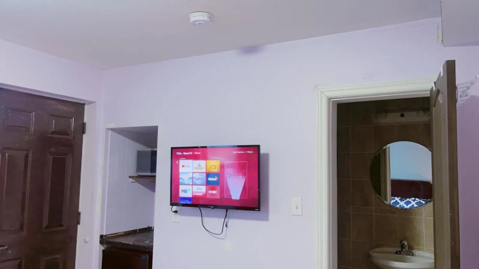 TV and multimedia in Crestwood Motel