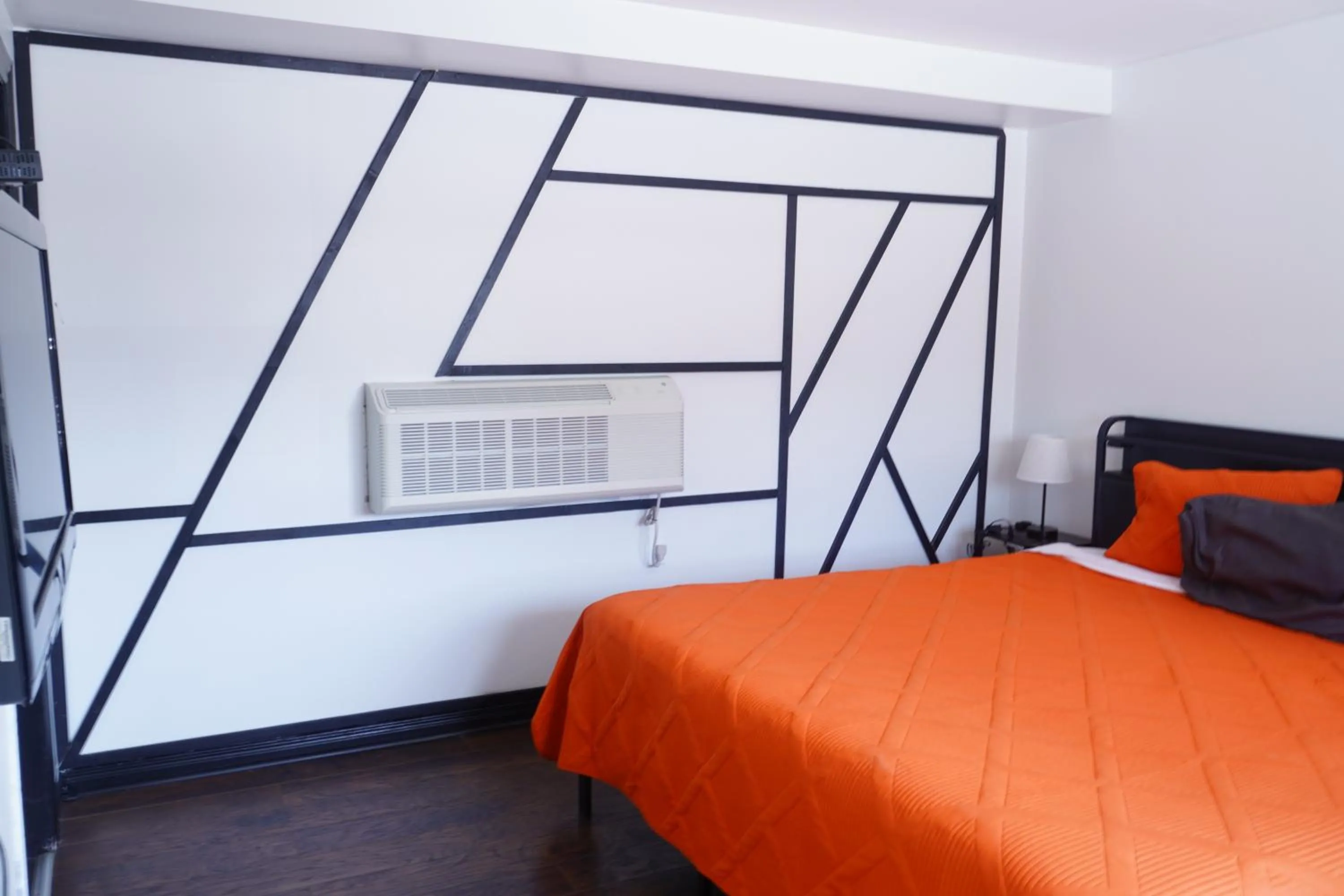 Bed in Crestwood Motel