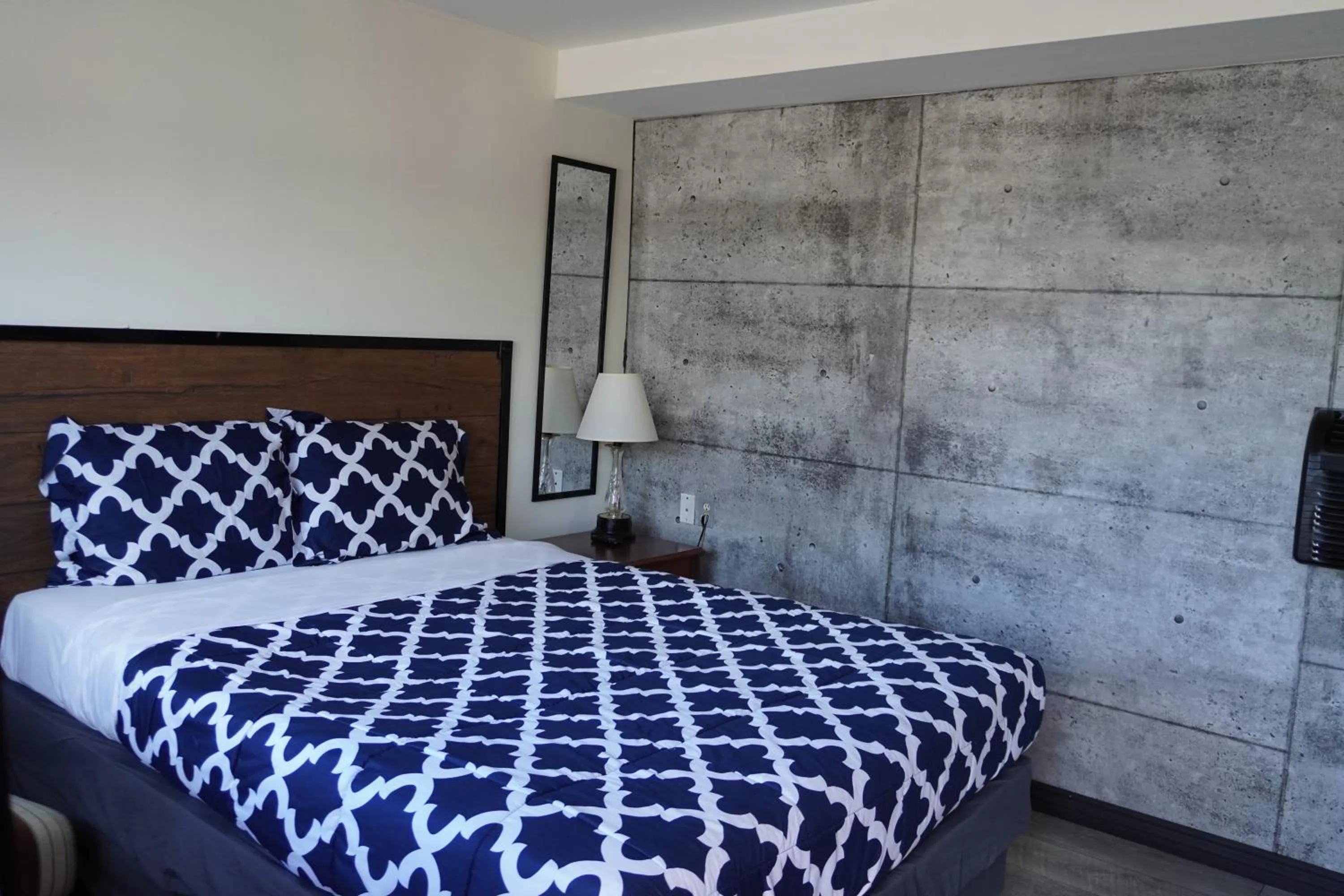 Bed in Crestwood Motel