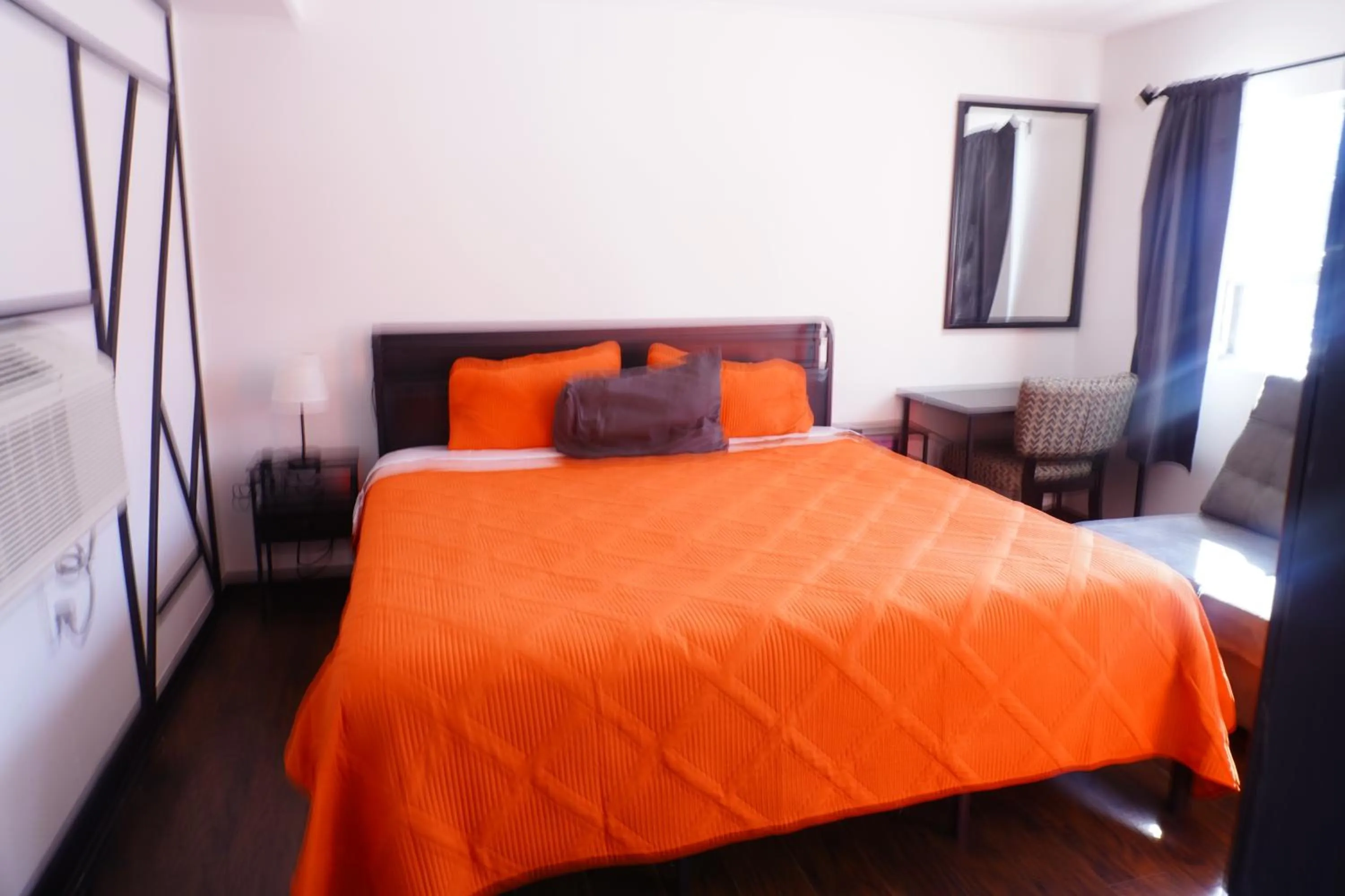 Bed in Crestwood Motel