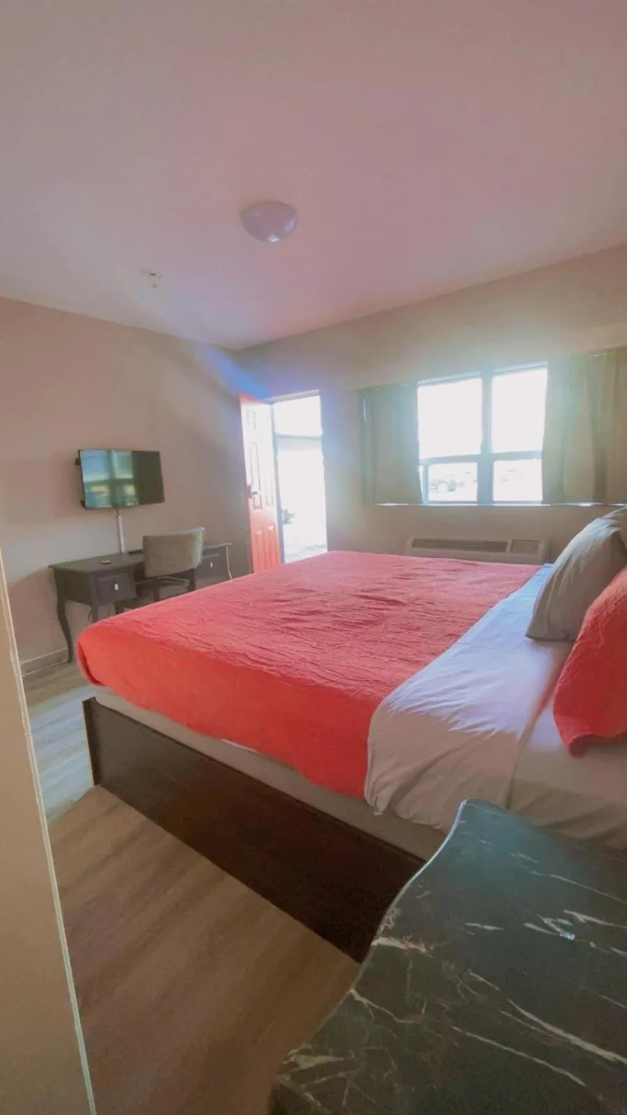 Bed in Crestwood Motel