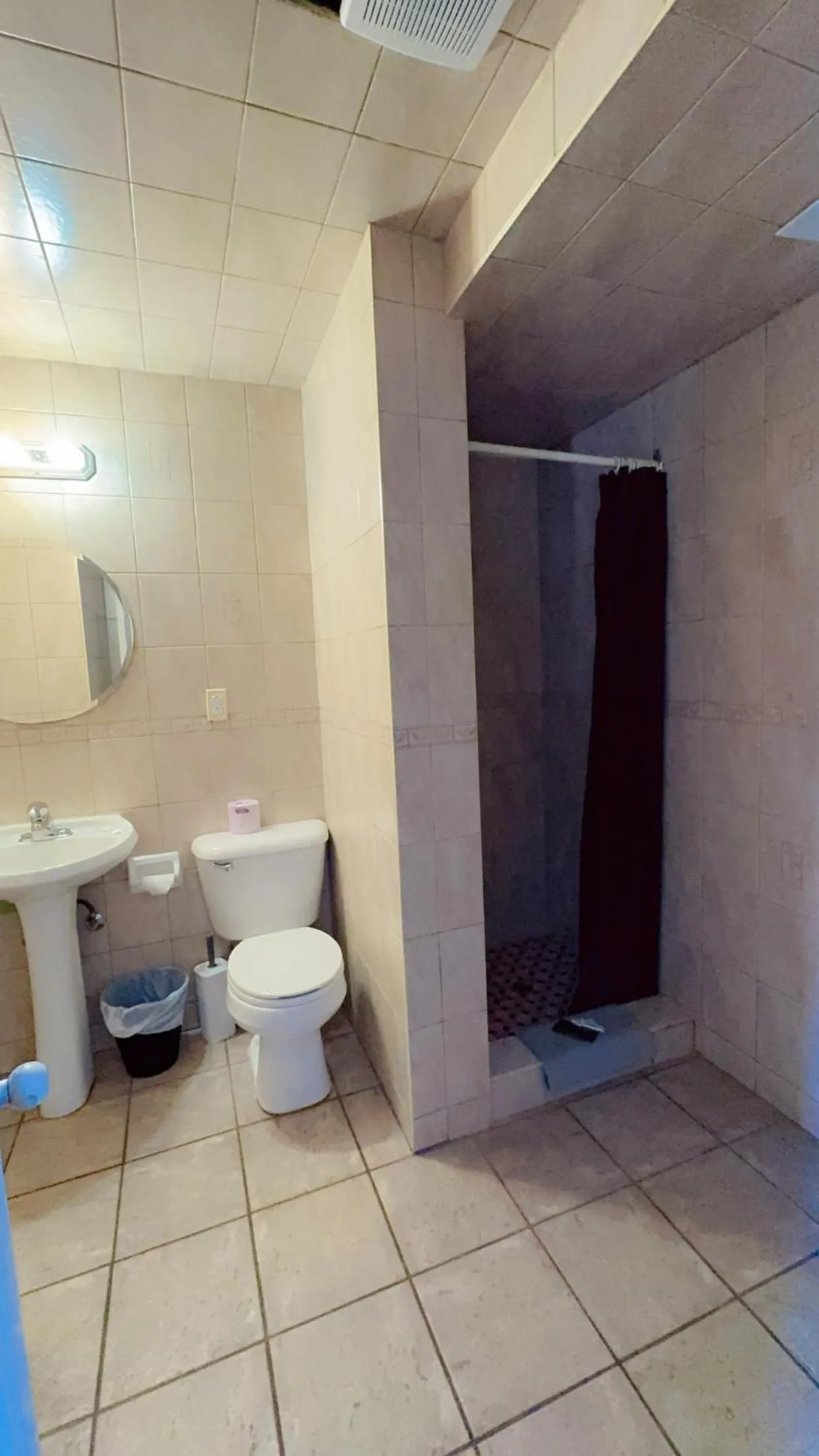 Bathroom in Crestwood Motel