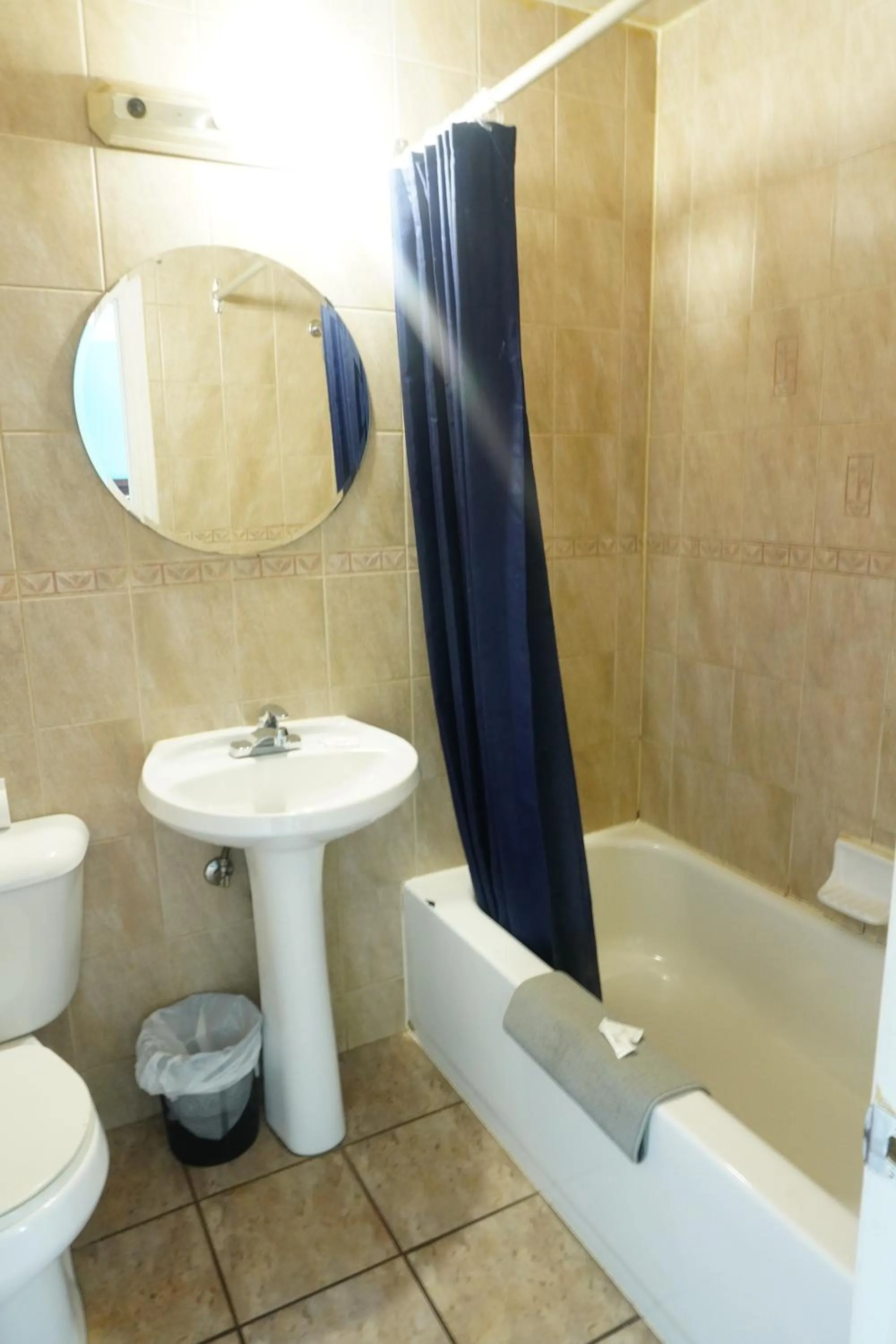 Bathroom in Crestwood Motel