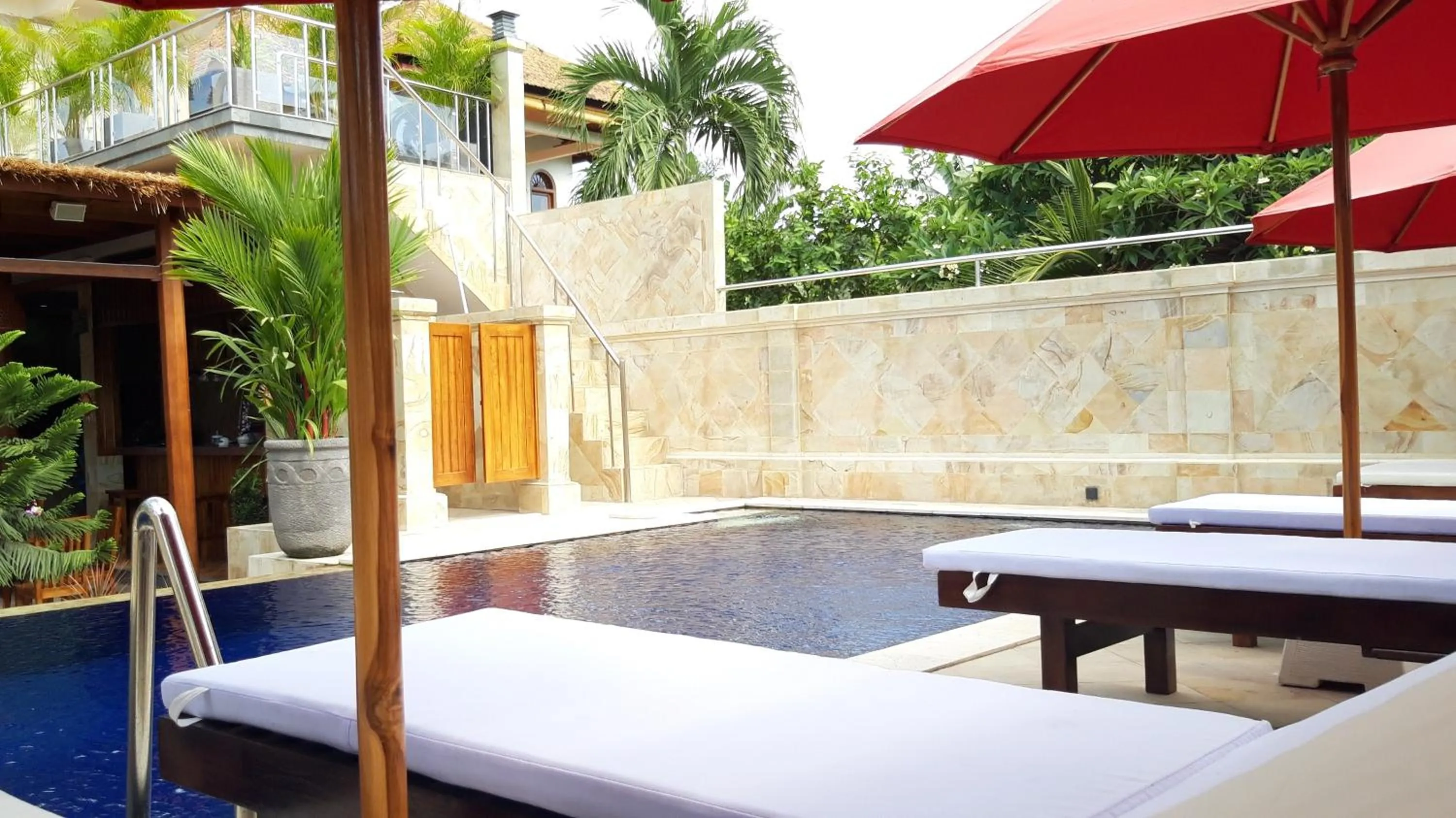 Swimming pool in Grand Raka Homestay