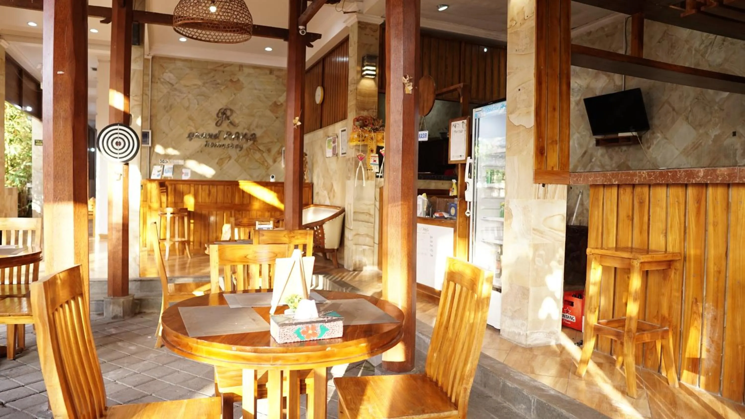 Restaurant/places to eat in Grand Raka Homestay