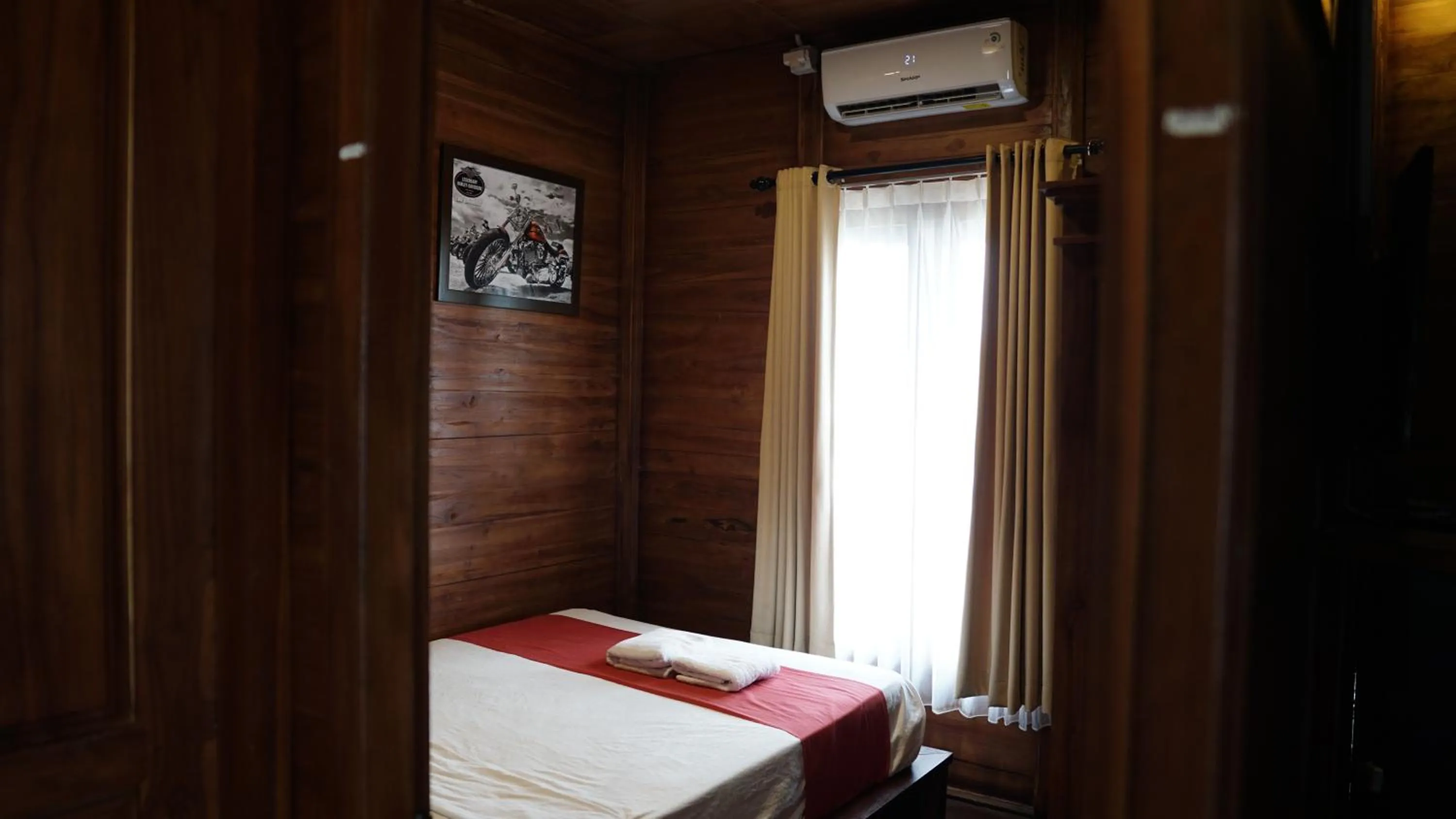 Photo of the whole room, Bed in Grand Raka Homestay