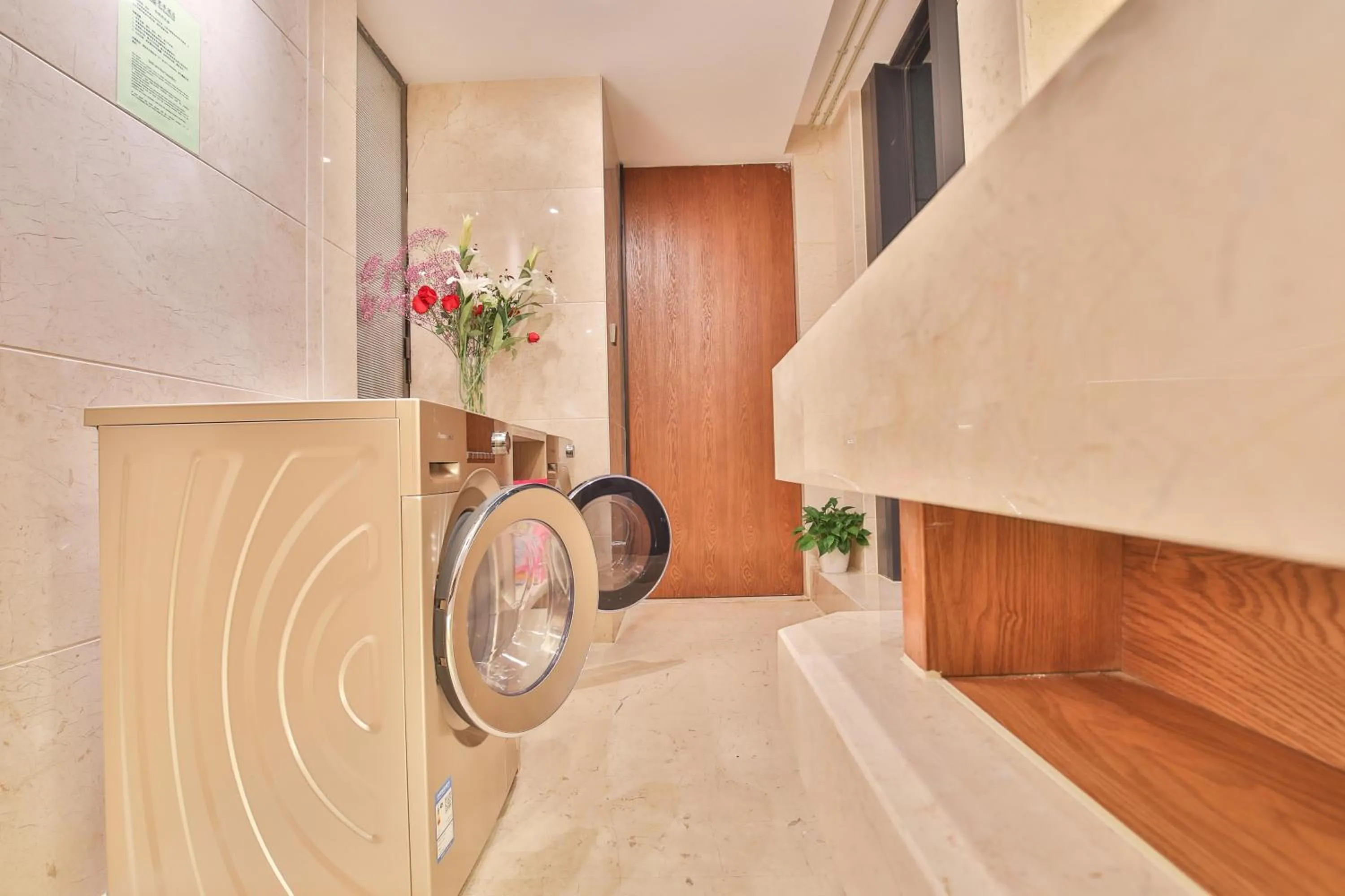 washing machine in SSAW Boutique Hotel Wenzhou Jiushan Lake