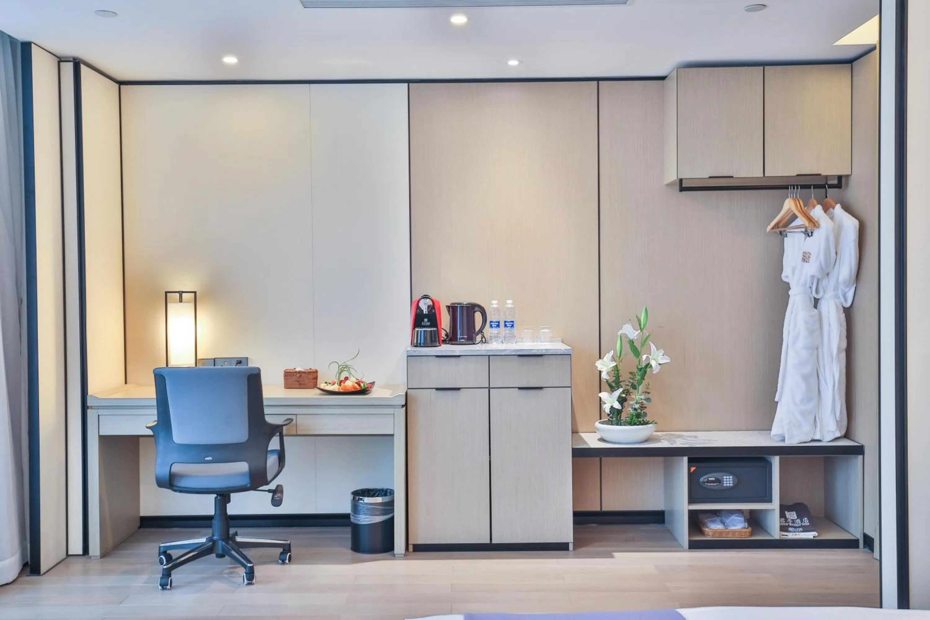 hair dresser in SSAW Boutique Hotel Wenzhou Jiushan Lake