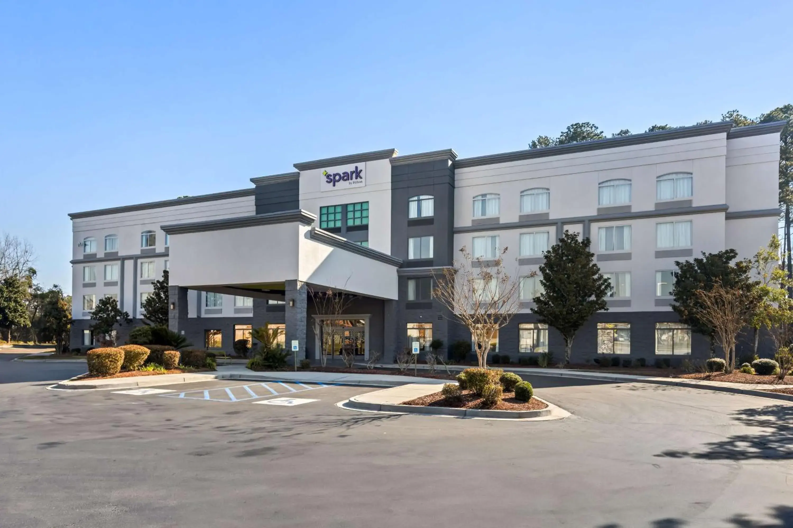 Property building in Spark by Hilton Port Wentworth Savannah Property building in Spark by Hilton Port Wentworth Savannah