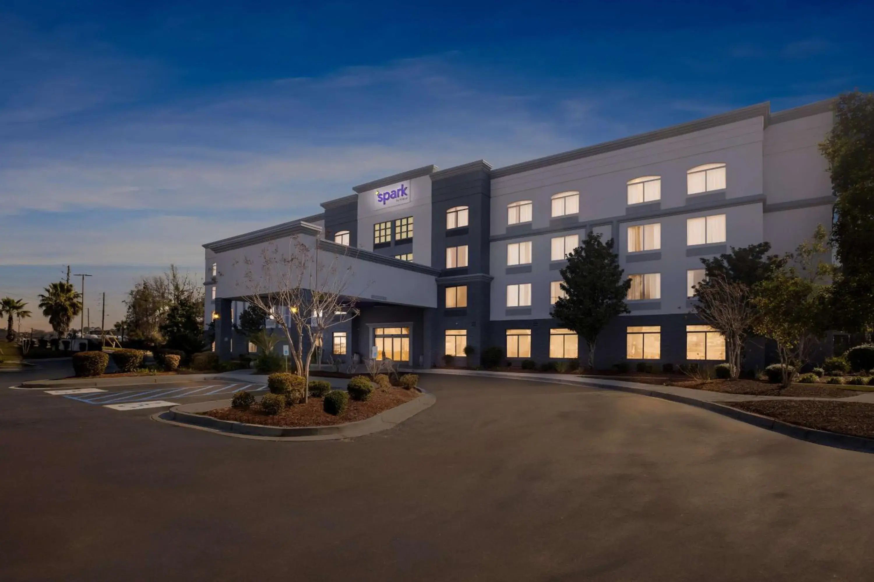 Property building in Spark by Hilton Port Wentworth Savannah Property building in Spark by Hilton Port Wentworth Savannah