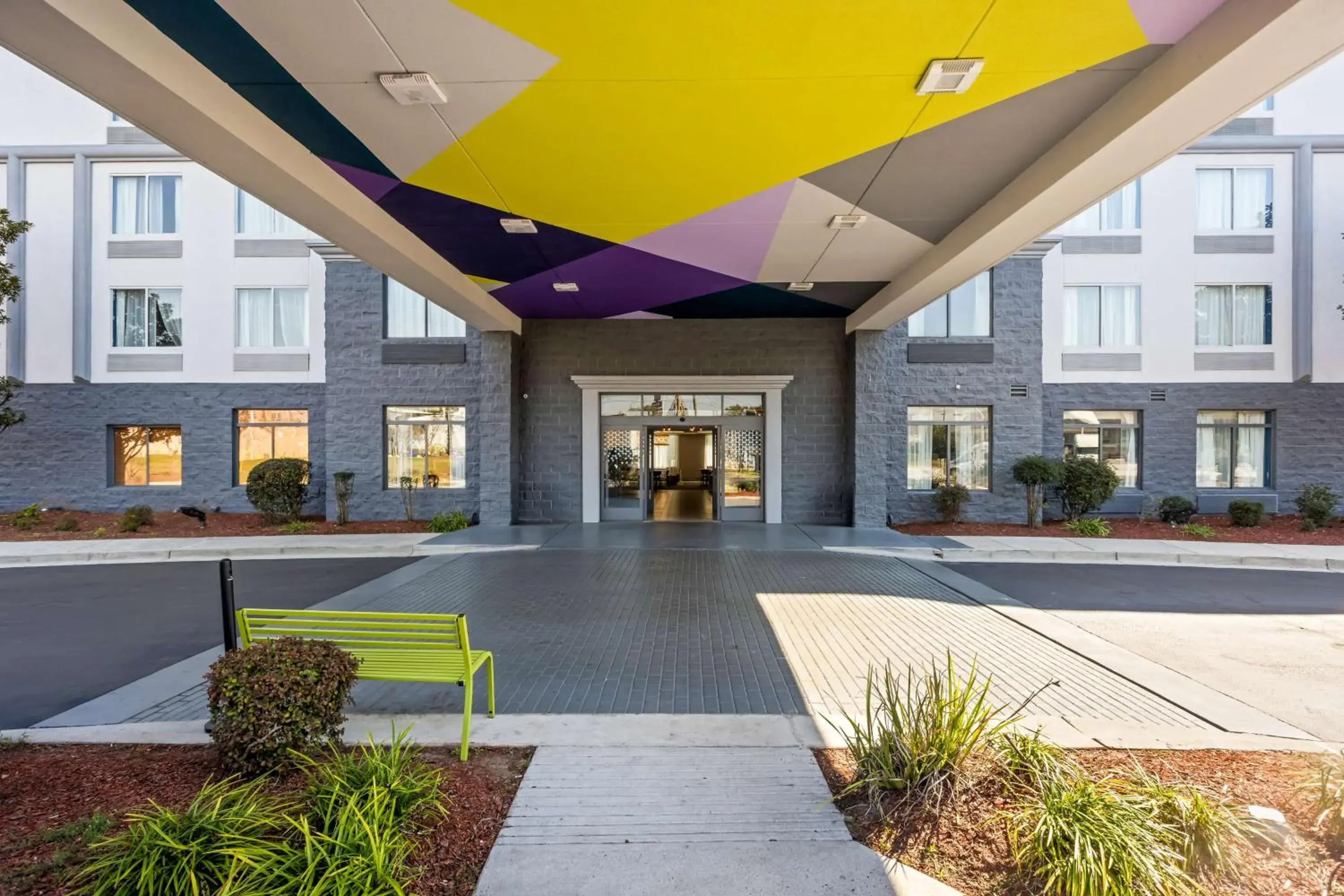 Property building in Spark by Hilton Port Wentworth Savannah Property building in Spark by Hilton Port Wentworth Savannah