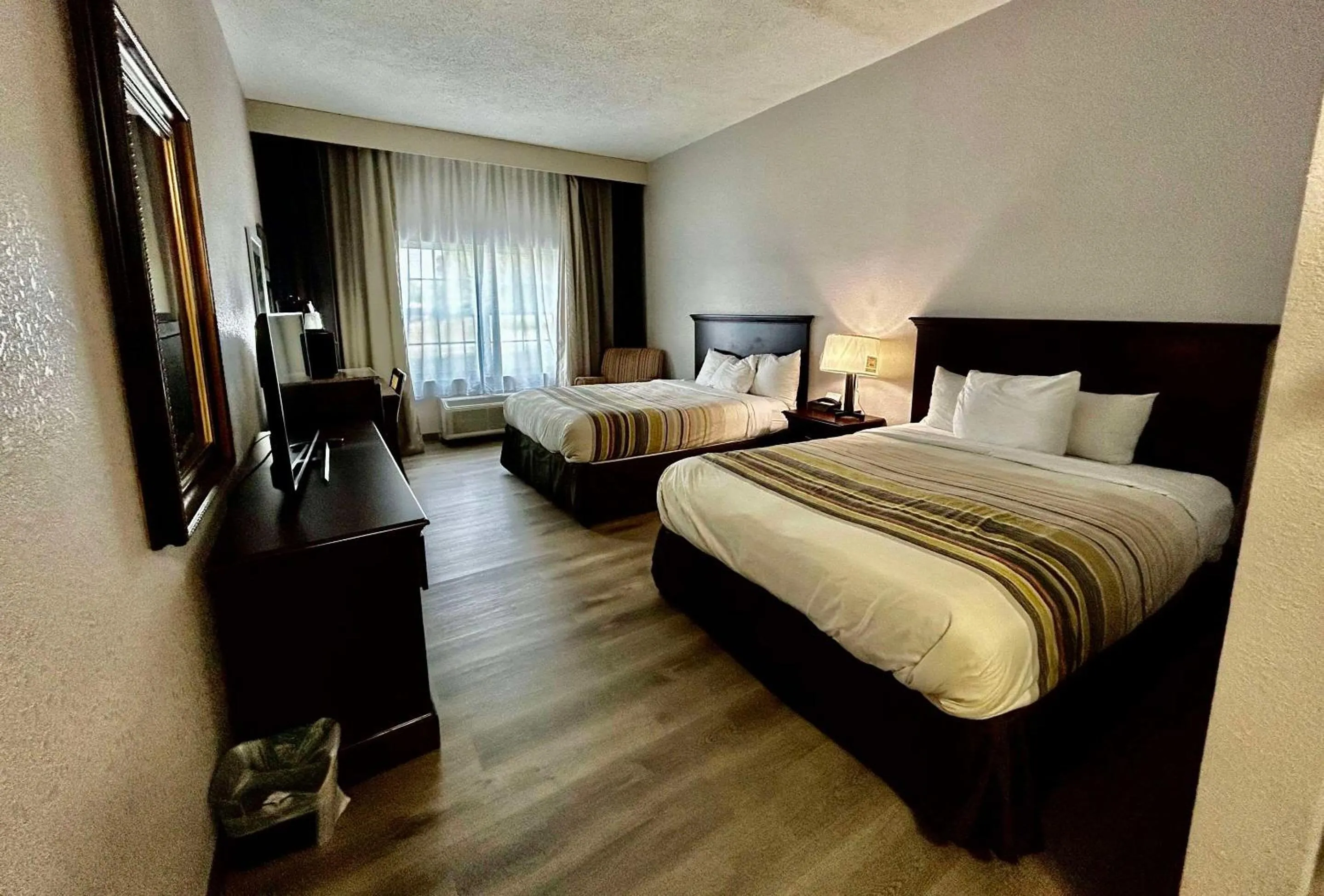 Bedroom, Bed in Country Inn & Suites by Radisson, Columbus, GA