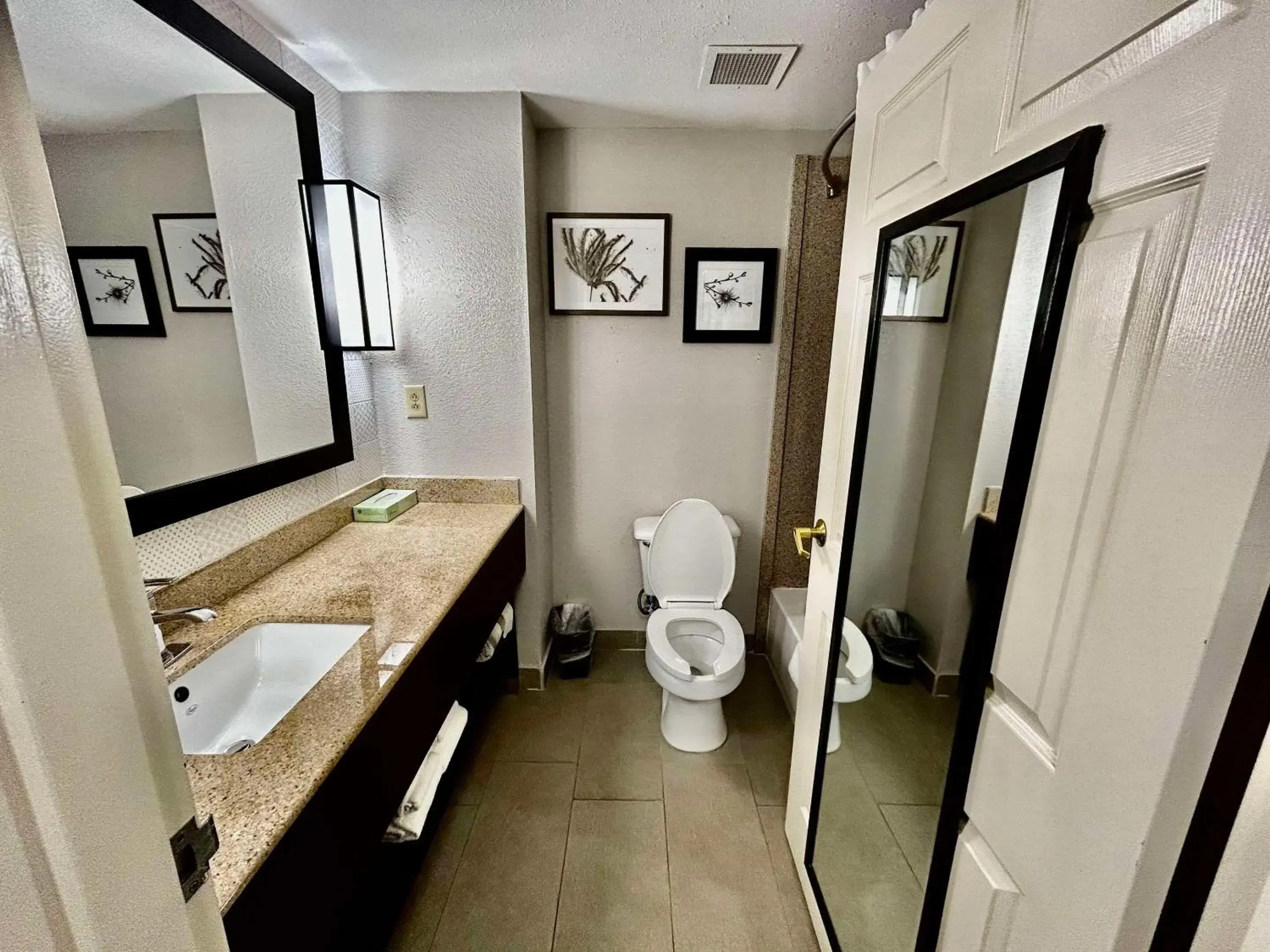 Bedroom in Country Inn & Suites by Radisson, Columbus, GA Bedroom in Country Inn & Suites by Radisson, Columbus, GA