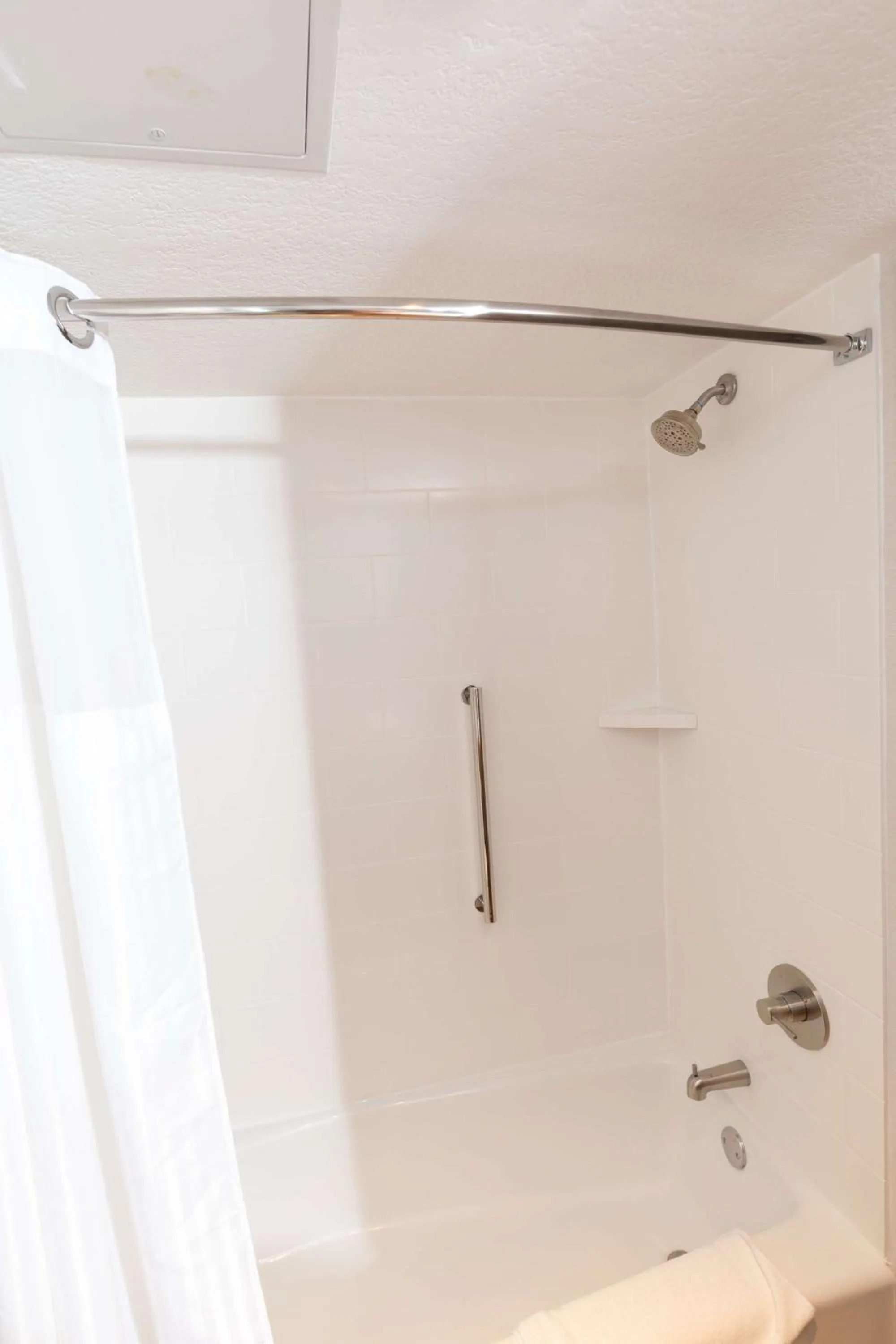 Bathroom in Hilton Garden Inn Des Moines Airport