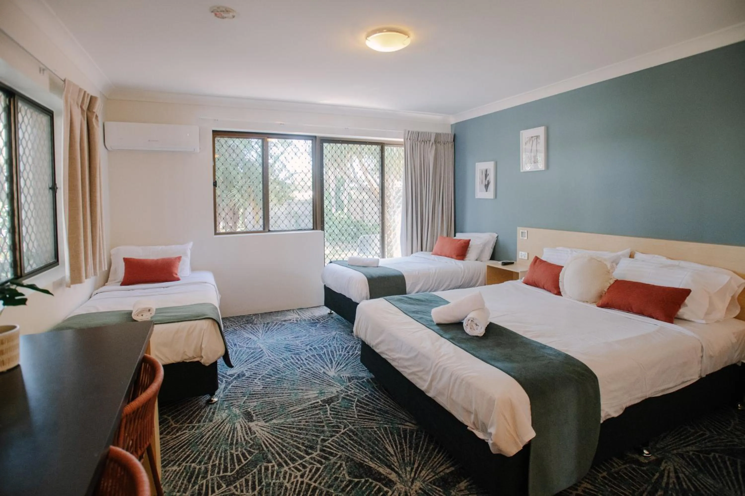 Photo of the whole room, Bed in Bribie Island Hotel