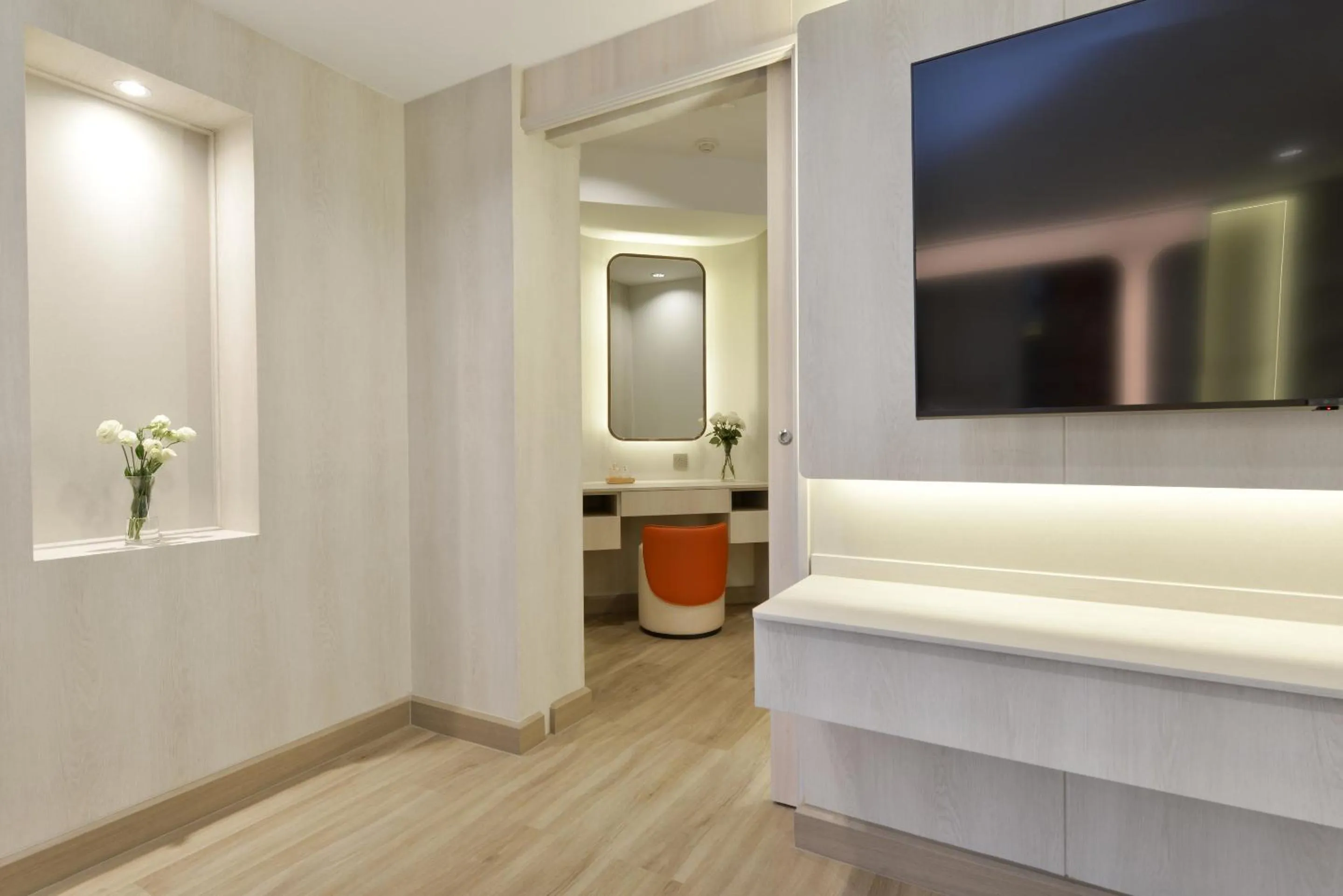 wardrobe in Centre Point Plus Hotel Pratunam