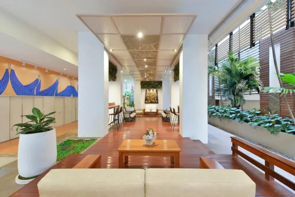 Facade/entrance in Centre Point Plus Hotel Pratunam Facade/entrance in Centre Point Plus Hotel Pratunam