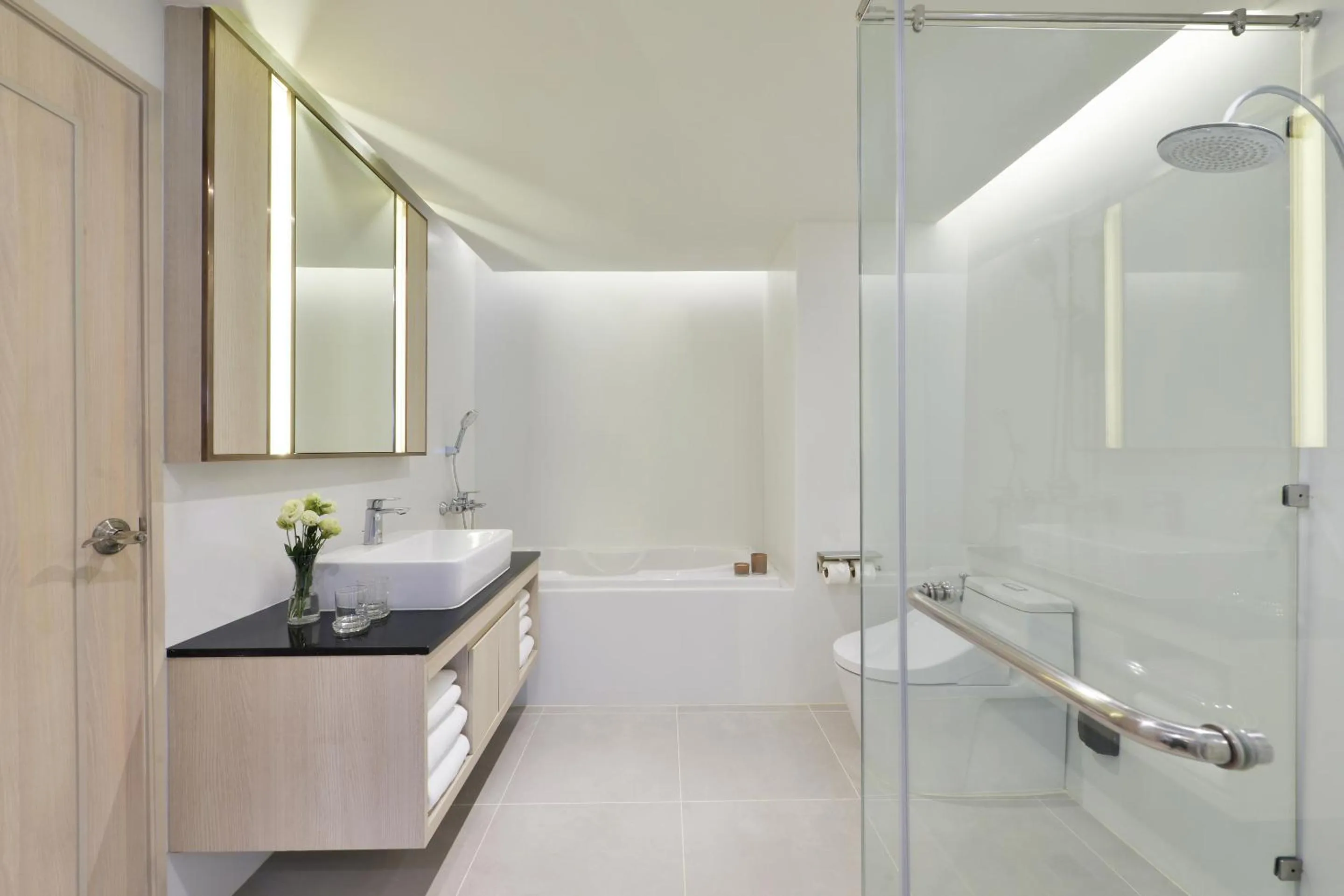 Shower in Centre Point Plus Hotel Pratunam