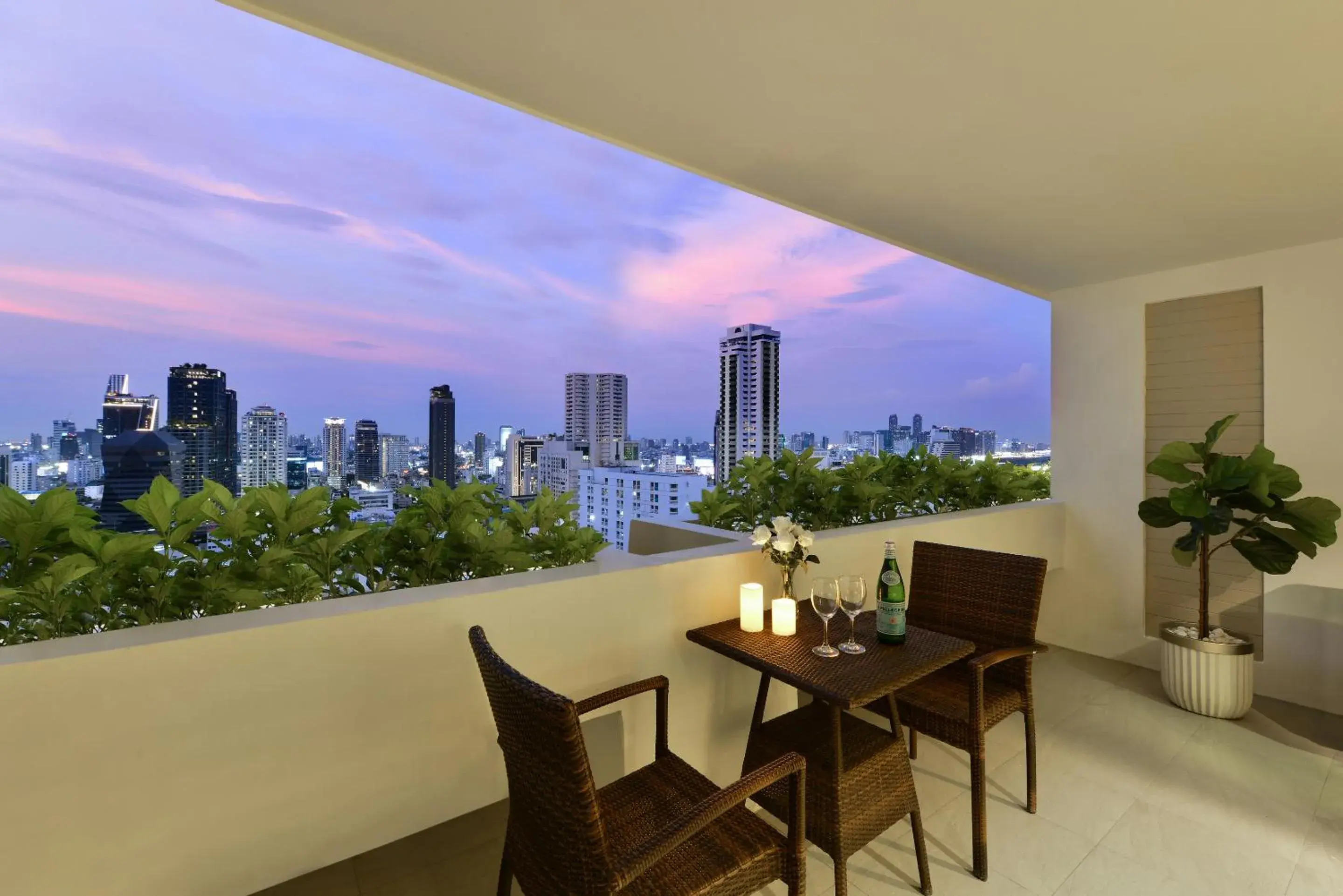 Property building in Centre Point Plus Hotel Pratunam Property building in Centre Point Plus Hotel Pratunam