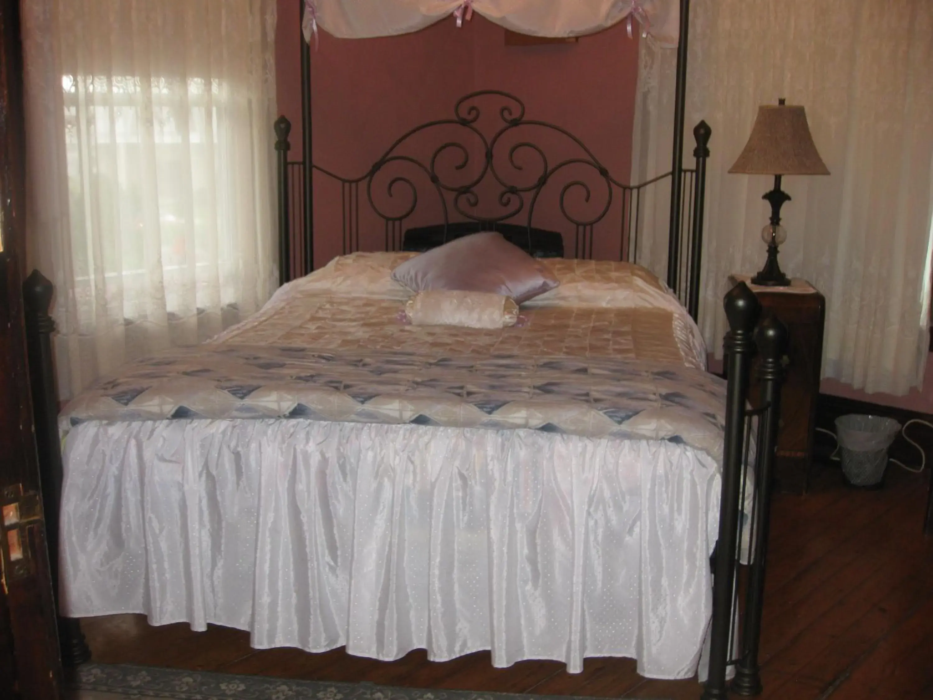 Superior Queen Room in Maison McKenzie House Superior Queen Room in Maison McKenzie House