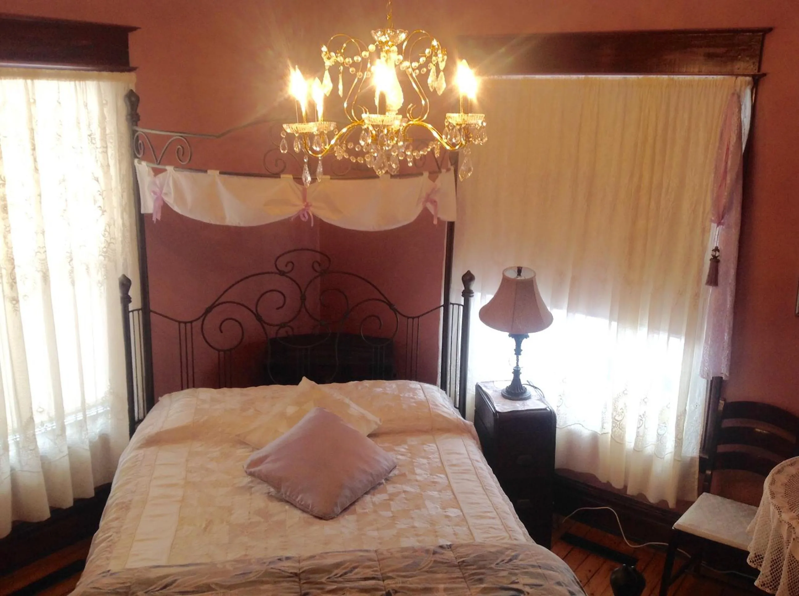 Bed in Maison McKenzie House