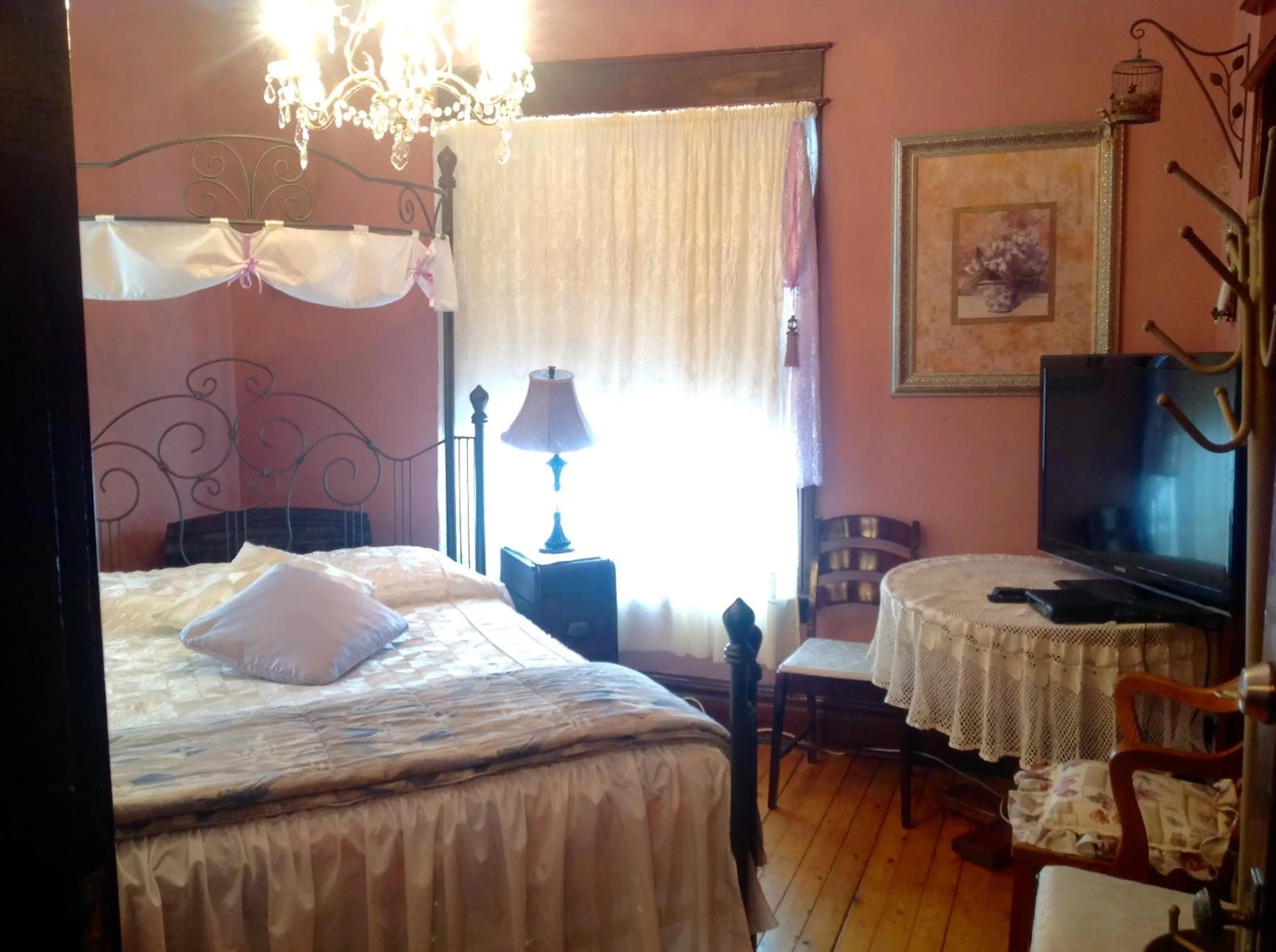 Bed in Maison McKenzie House
