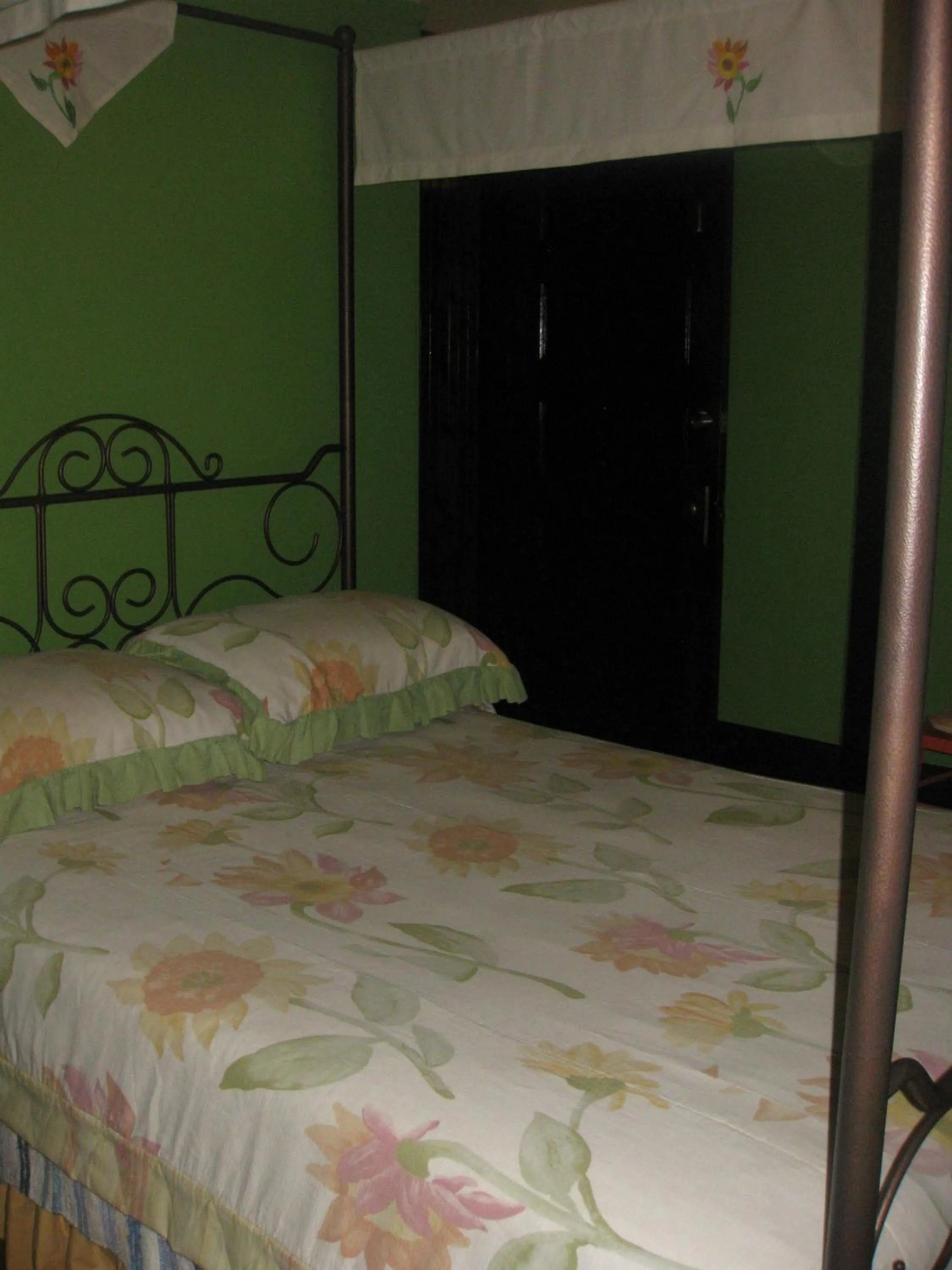 Bed in Maison McKenzie House