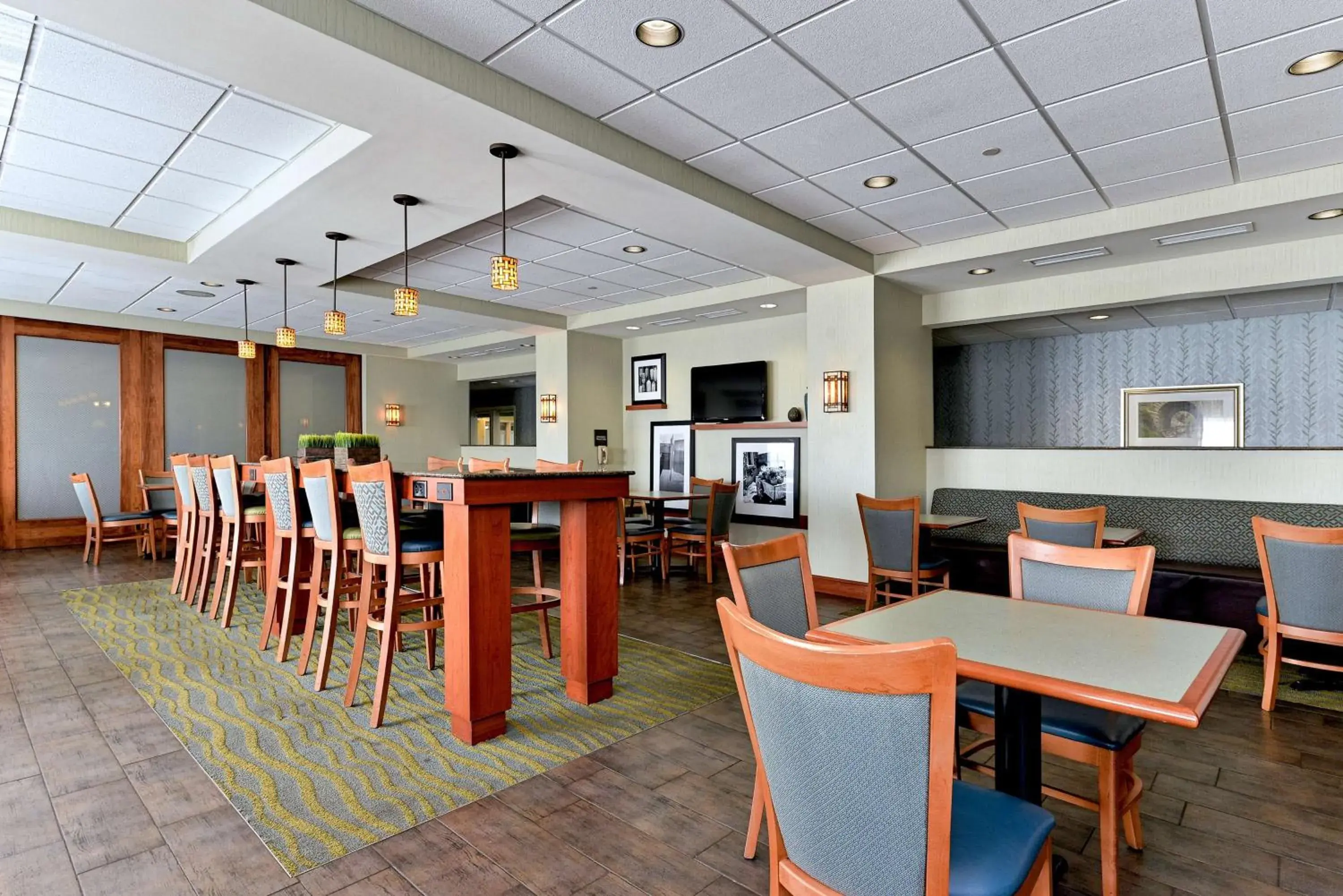 Restaurant/places to eat in Hampton Inn Ellsworth Restaurant/places to eat in Hampton Inn Ellsworth