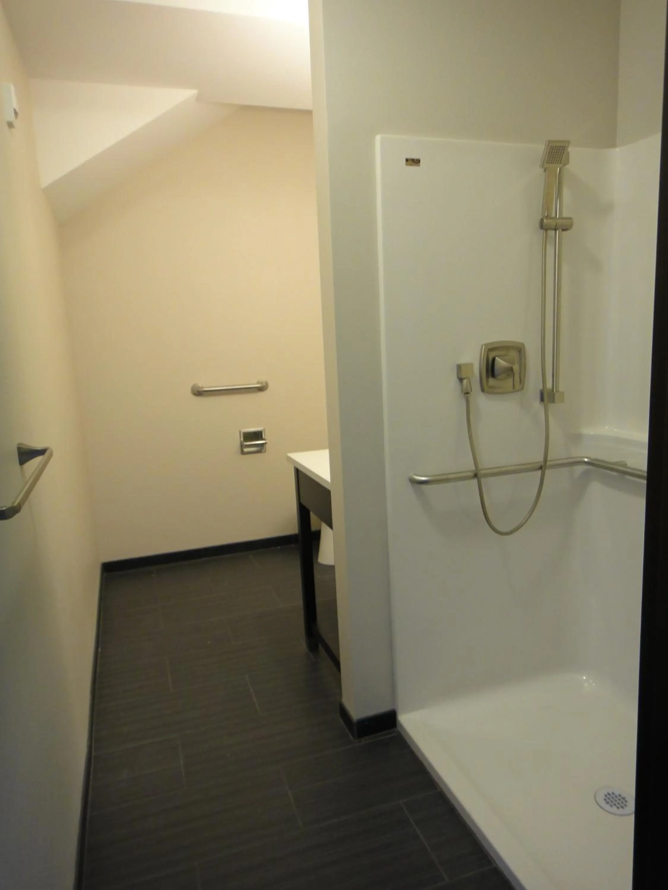 Bathroom in Sunrise Inn