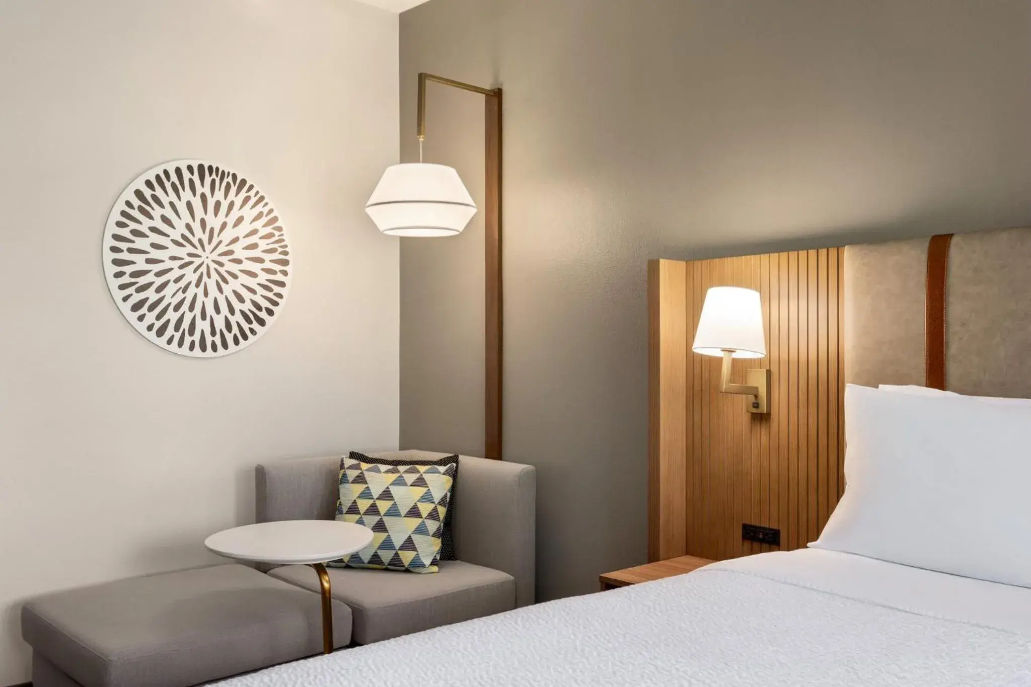 Standard King Room in Holiday Inn Birmingham - Hoover by IHG Standard King Room in Holiday Inn Birmingham - Hoover by IHG