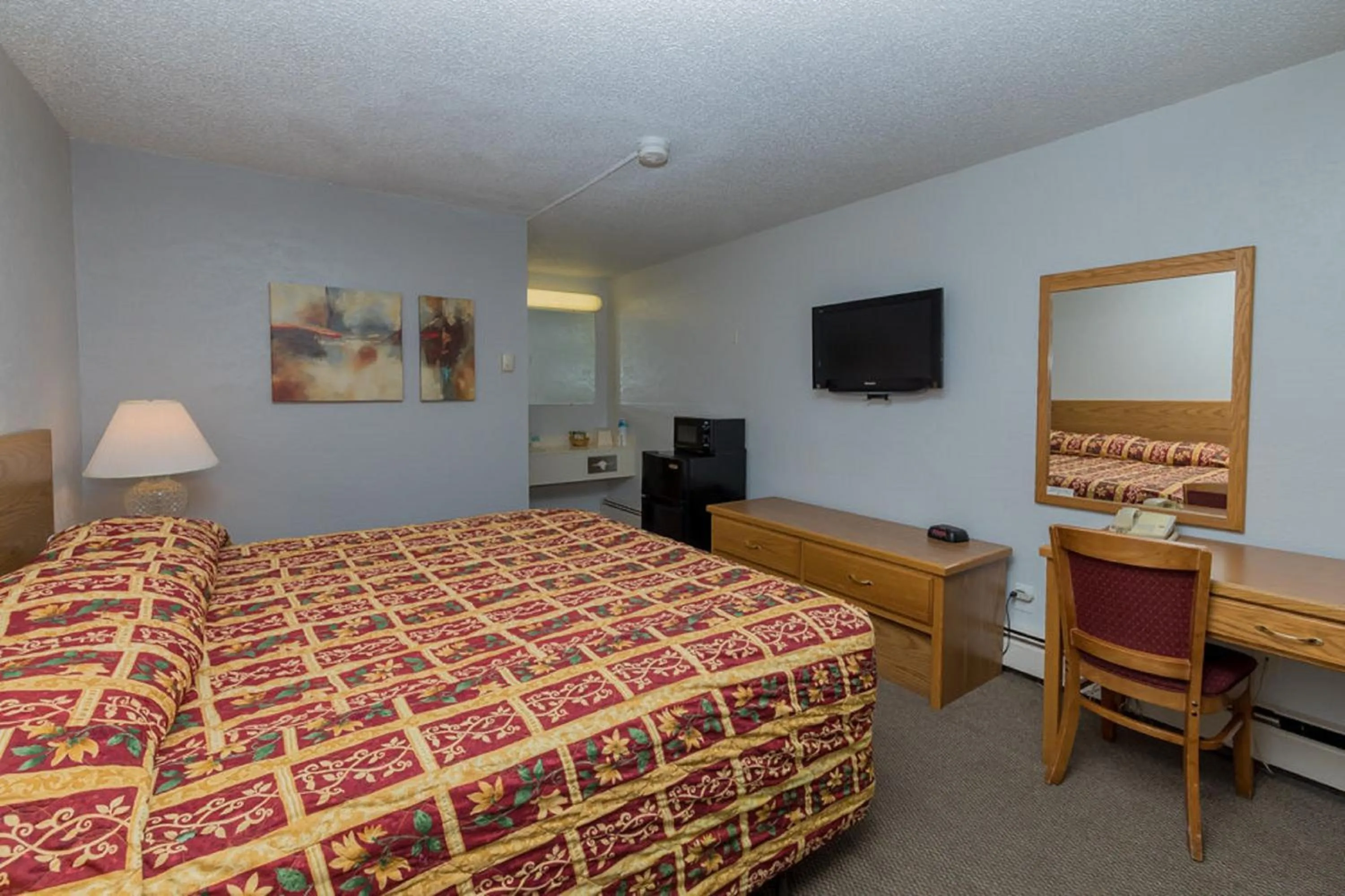 Bed in Motel 8 Rock Springs