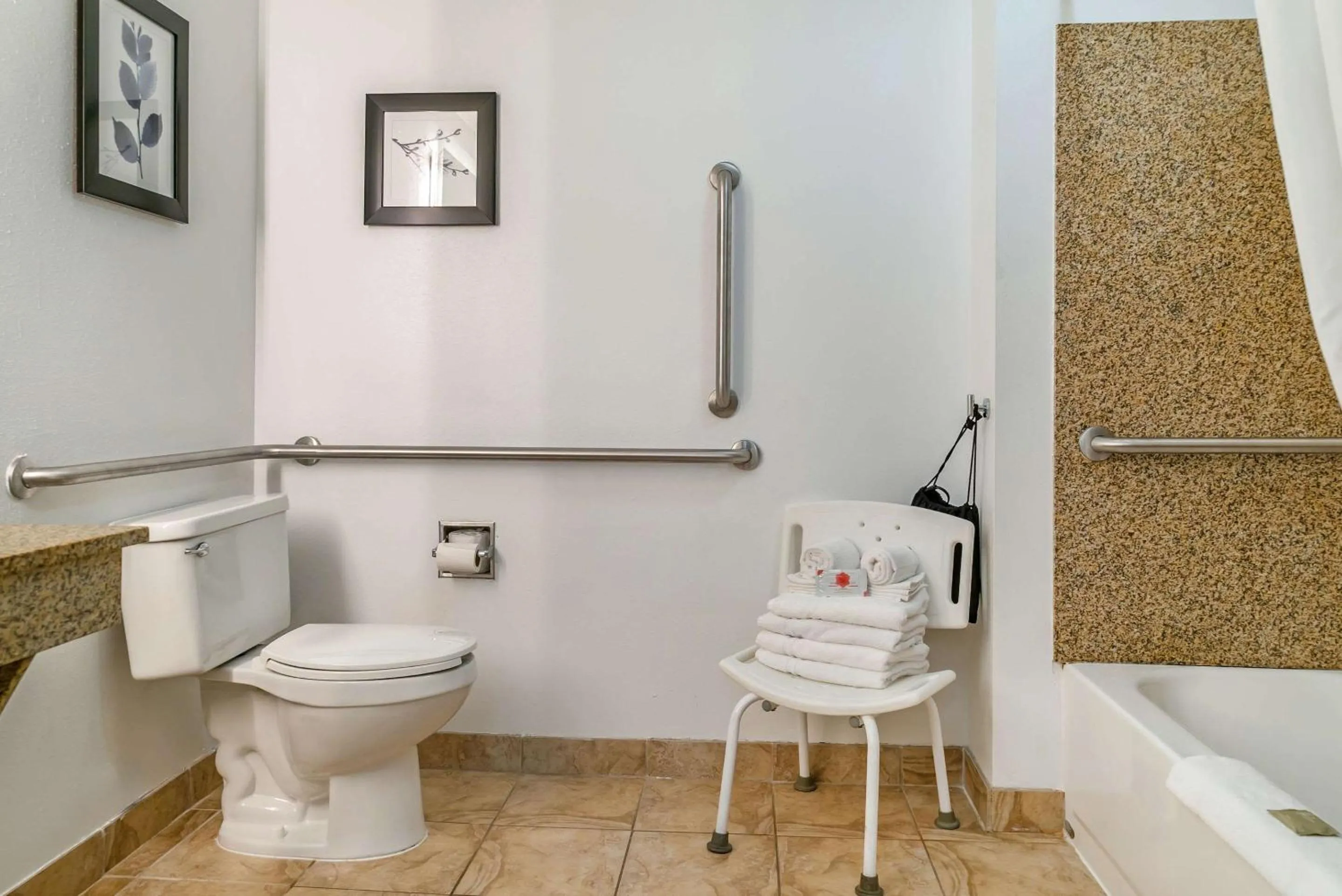 Bathroom in Country Inn & Suites by Radisson, Rossford - Toledo South