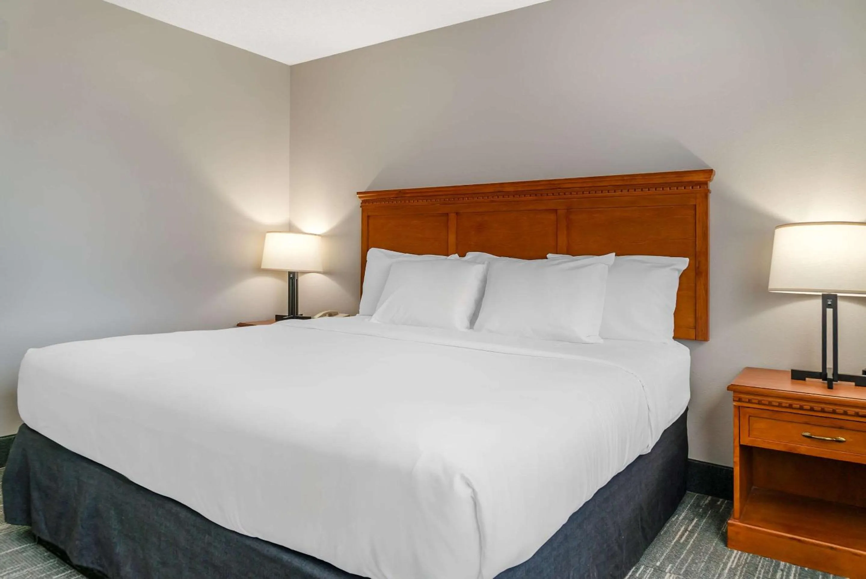 Bedroom, Bed in Country Inn & Suites by Radisson, Rossford - Toledo South