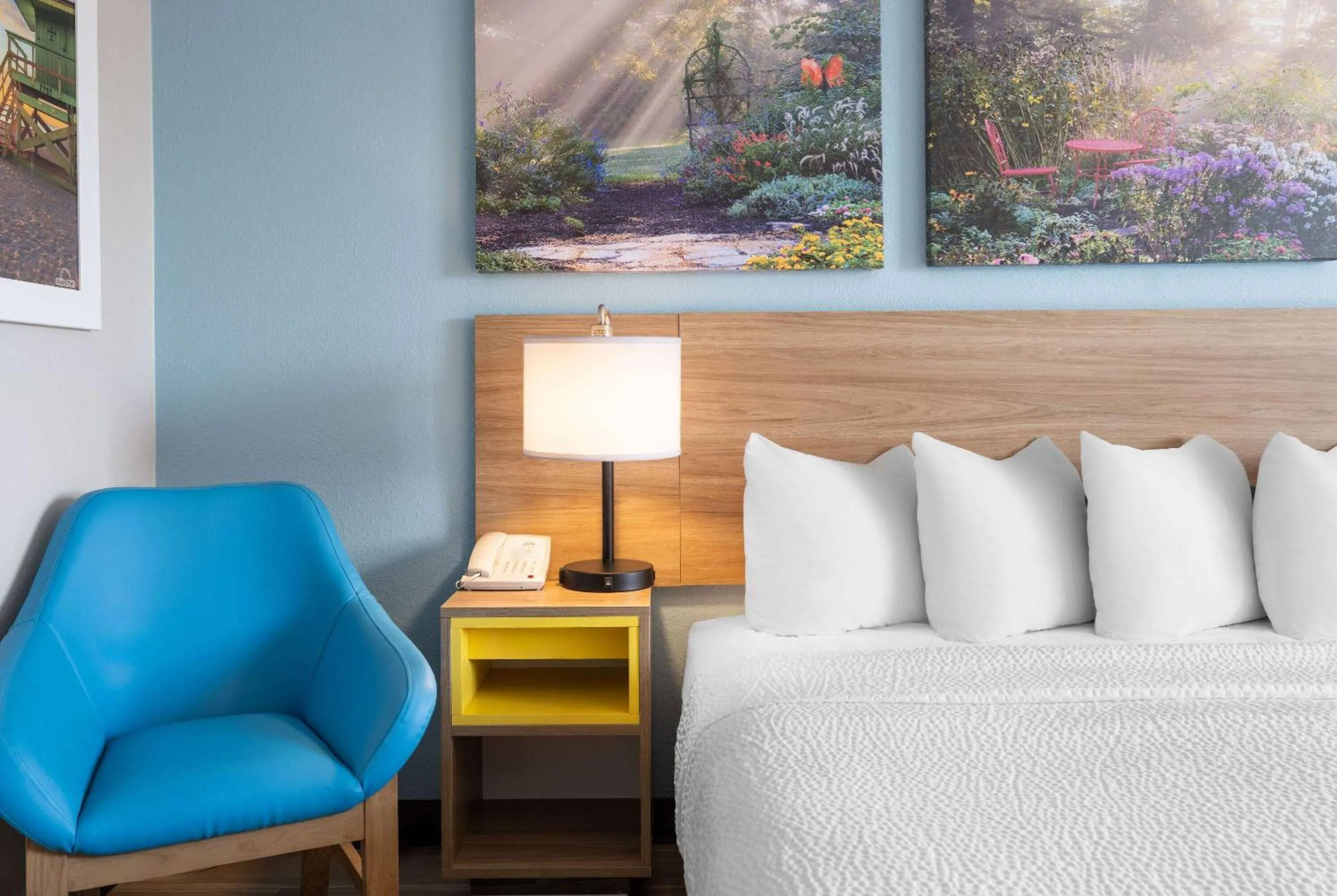 Photo of the whole room, Bed in Days Inn by Wyndham Neenah