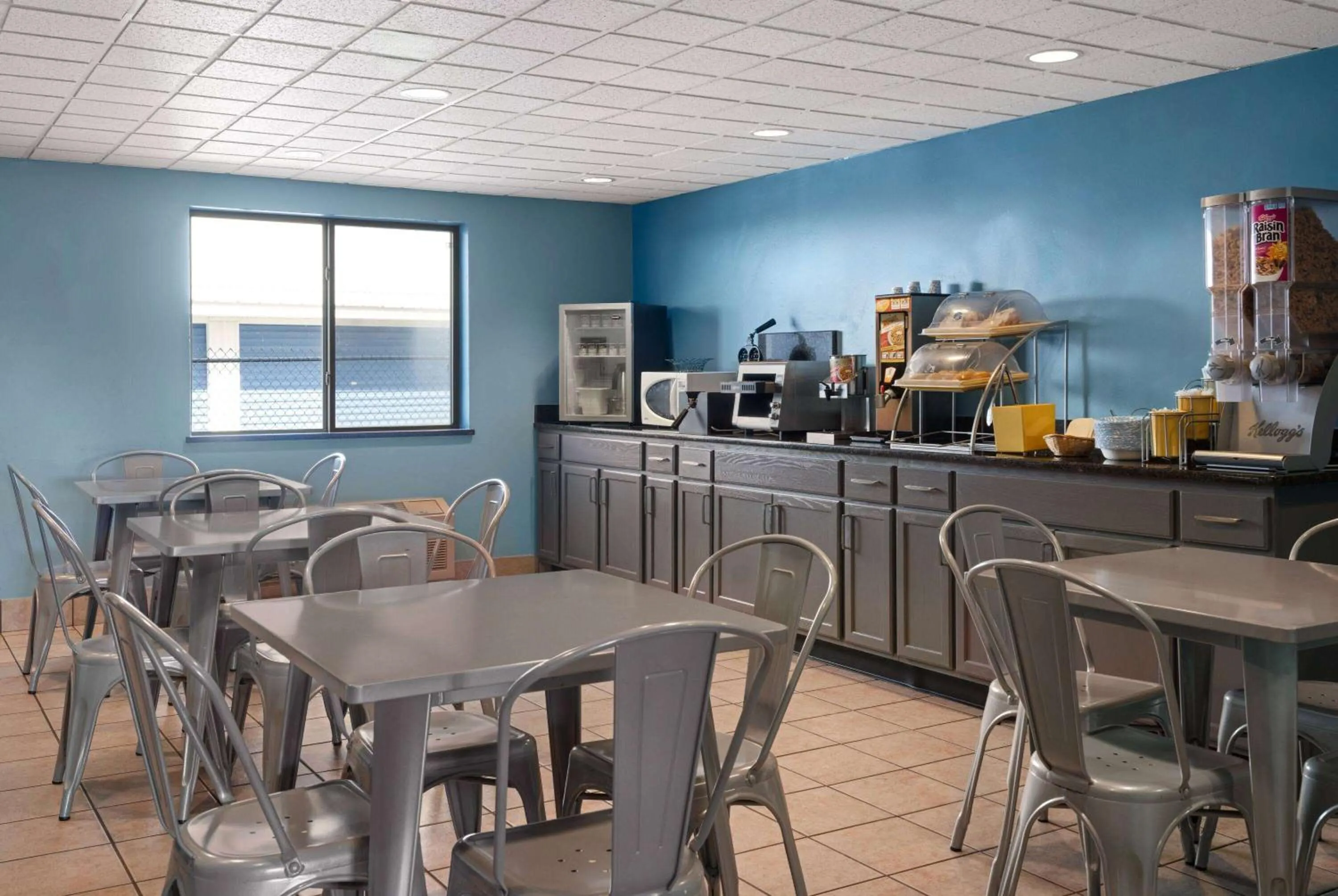 Breakfast in Days Inn by Wyndham Neenah